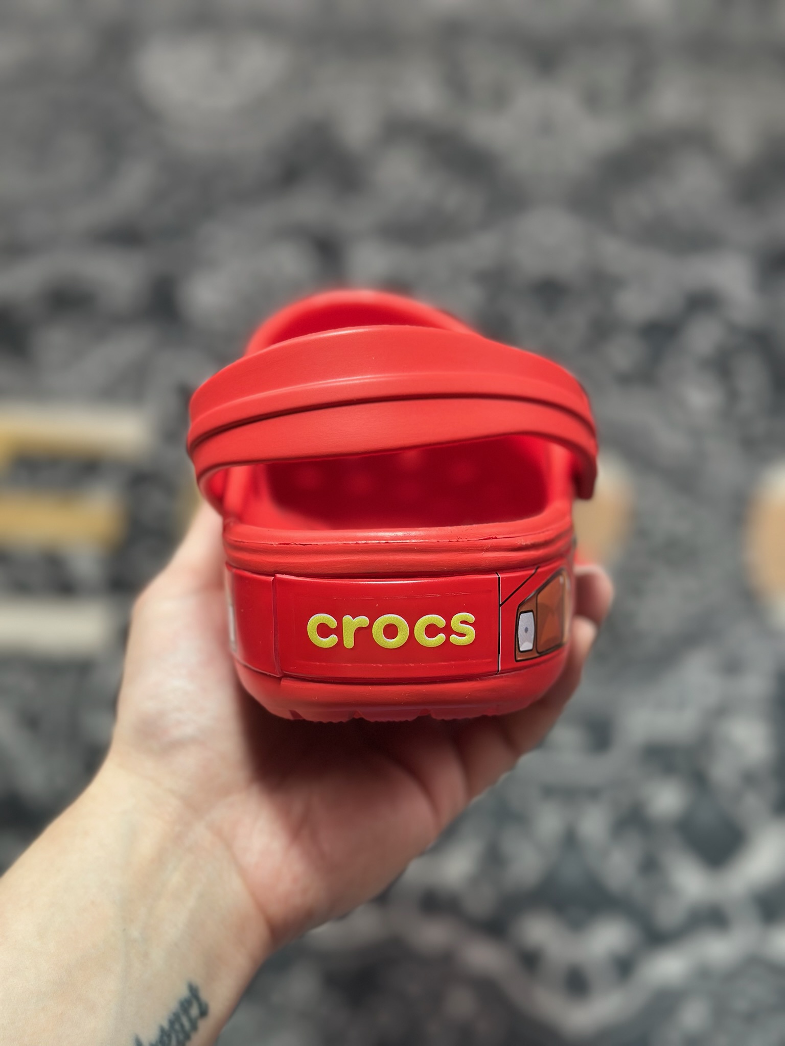 A1140 Crocs Classic Bayaband Clogs Sandals”Lightning McQueen”宽围条系列经典夏日沙滩室洞洞鞋凉拖鞋“联名大红闪电麦昆”205759-610