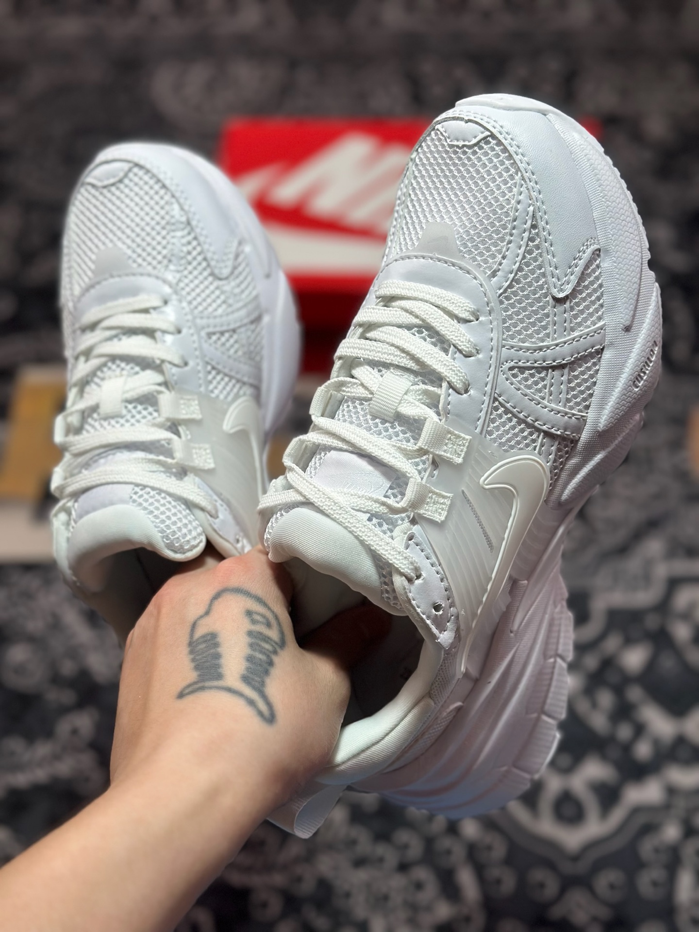 A7200 原装级别 Nk V2K Runtekk Run 减震防滑复古低帮跑步鞋 FD0736-113-Chinese UA Cheap High Quatity Brand Clothes Bags handbags Sneakers wholesale wholesaler seller from China Factory suppliers Fashion Clothing Shoes best Quality Beautiful Price A7200 原装级别 Nk V2K Runtekk Run 减震防滑复古低帮跑步鞋 FD0736-113