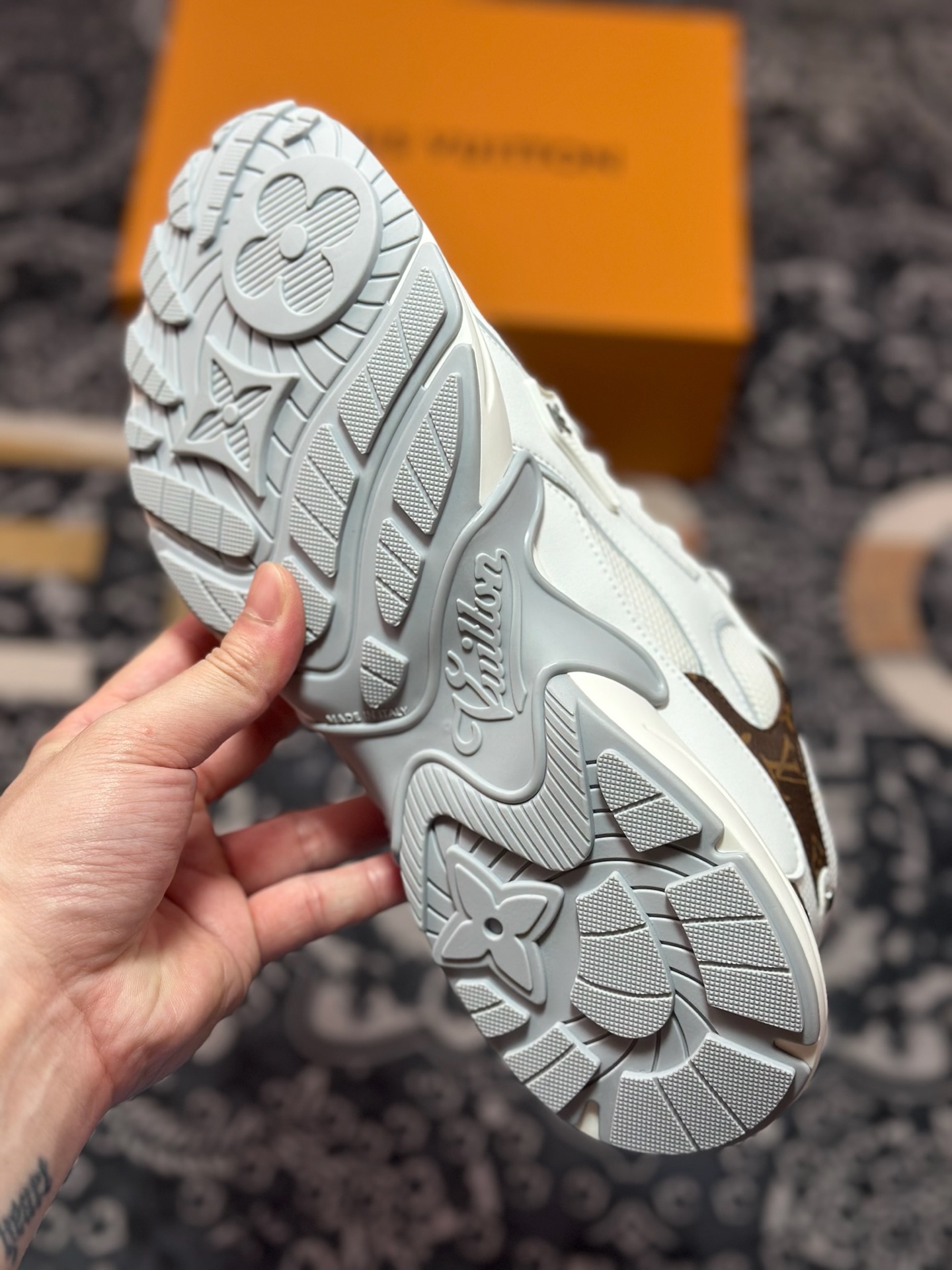 D1480 路易威登 最新Olympia系列 情侣款 银角大王 休闲 运动鞋 跑鞋 本款 LV Olympia 运动鞋-Chinese UA Cheap High Quatity Brand Clothes Bags handbags Sneakers wholesale wholesaler seller from China Factory suppliers Fashion Clothing Shoes best Quality Beautiful Price D1480 路易威登 最新Olympia系列 情侣款 银角大王 休闲 运动鞋 跑鞋 本款 LV Olympia 运动鞋