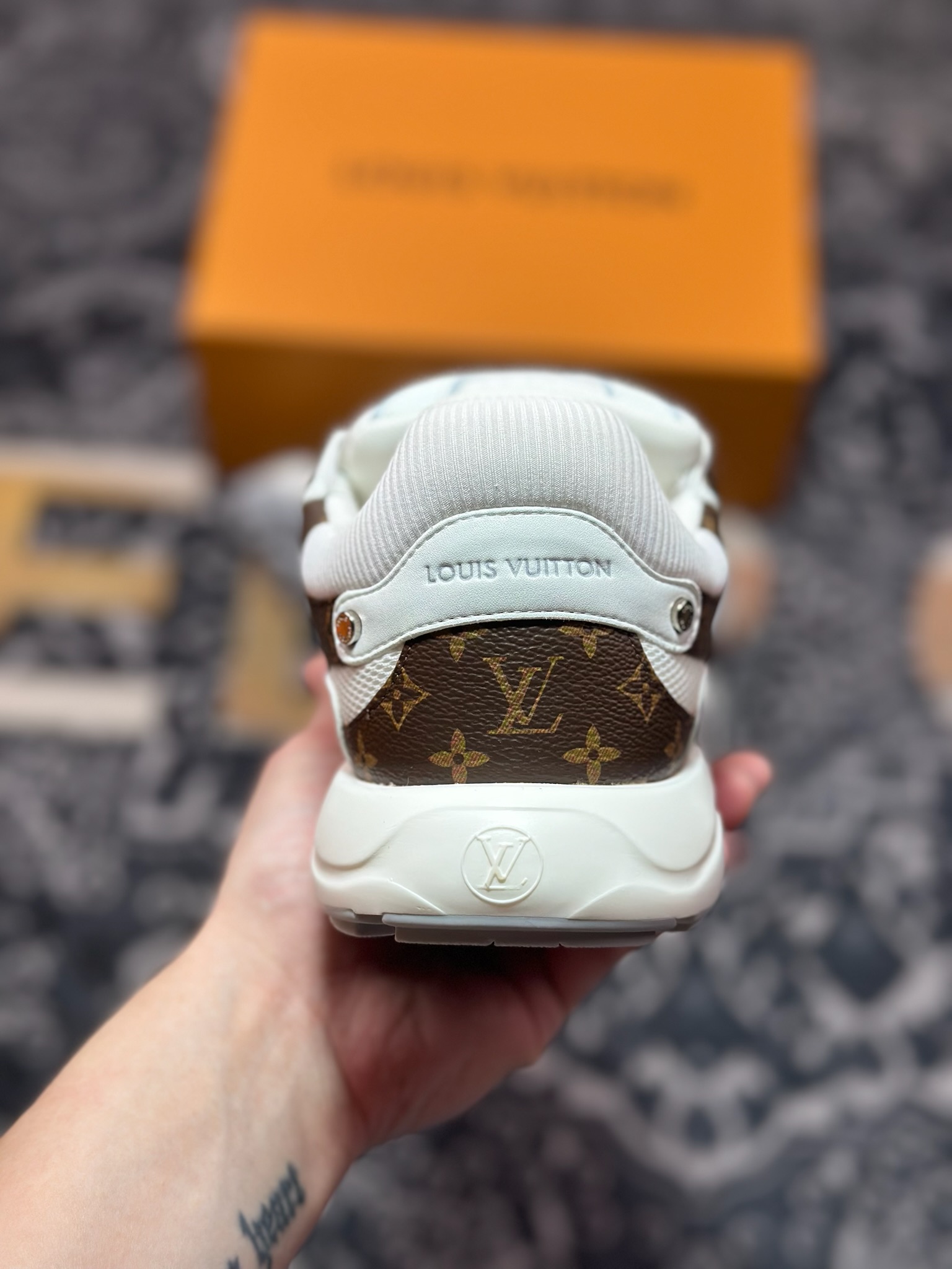 D1480 路易威登 最新Olympia系列 情侣款 银角大王 休闲 运动鞋 跑鞋 本款 LV Olympia 运动鞋-Chinese UA Cheap High Quatity Brand Clothes Bags handbags Sneakers wholesale wholesaler seller from China Factory suppliers Fashion Clothing Shoes best Quality Beautiful Price D1480 路易威登 最新Olympia系列 情侣款 银角大王 休闲 运动鞋 跑鞋 本款 LV Olympia 运动鞋