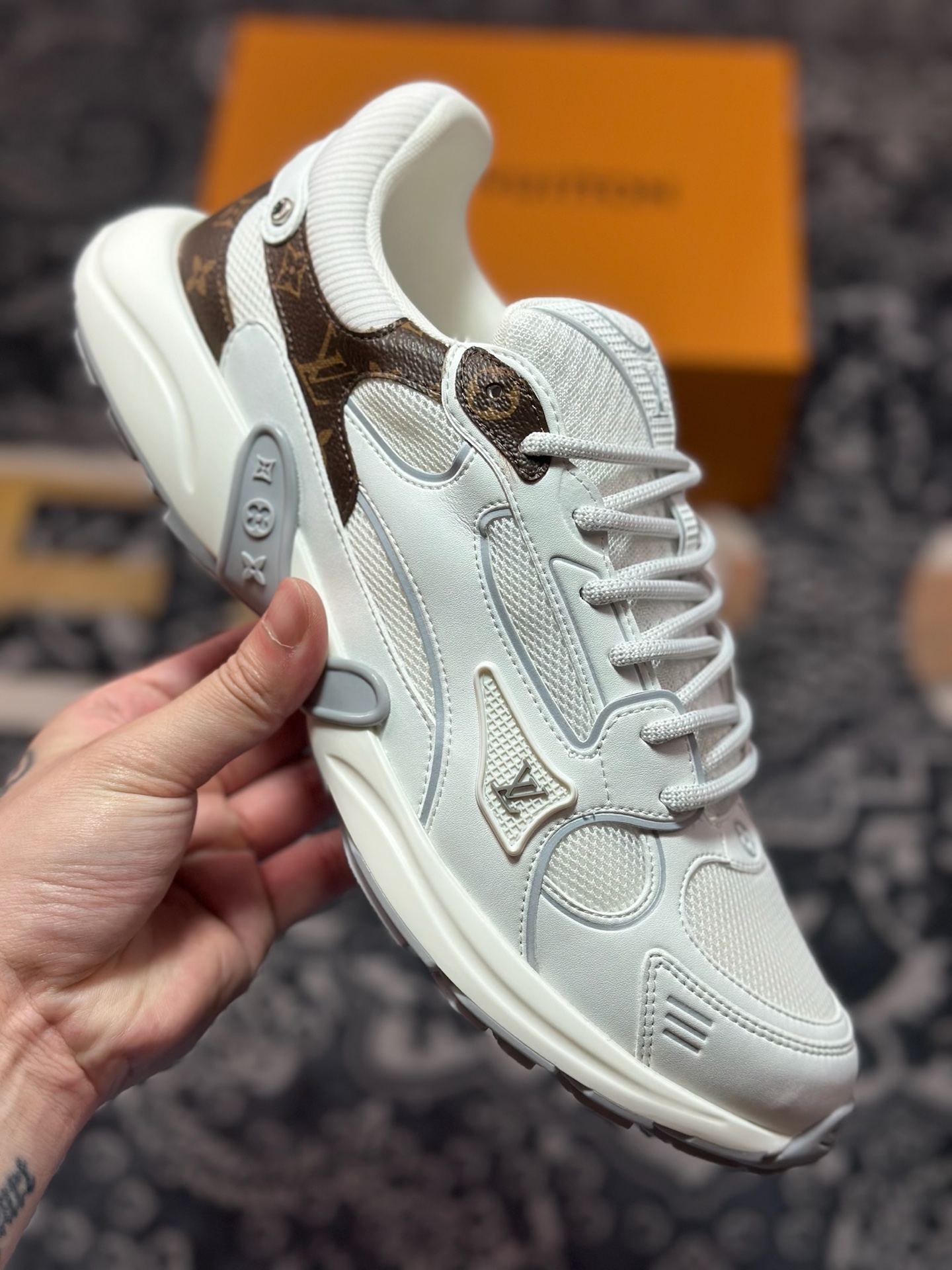 D1480 路易威登 最新Olympia系列 情侣款 银角大王 休闲 运动鞋 跑鞋 本款 LV Olympia 运动鞋-Chinese UA Cheap High Quatity Brand Clothes Bags handbags Sneakers wholesale wholesaler seller from China Factory suppliers Fashion Clothing Shoes best Quality Beautiful Price D1480 路易威登 最新Olympia系列 情侣款 银角大王 休闲 运动鞋 跑鞋 本款 LV Olympia 运动鞋