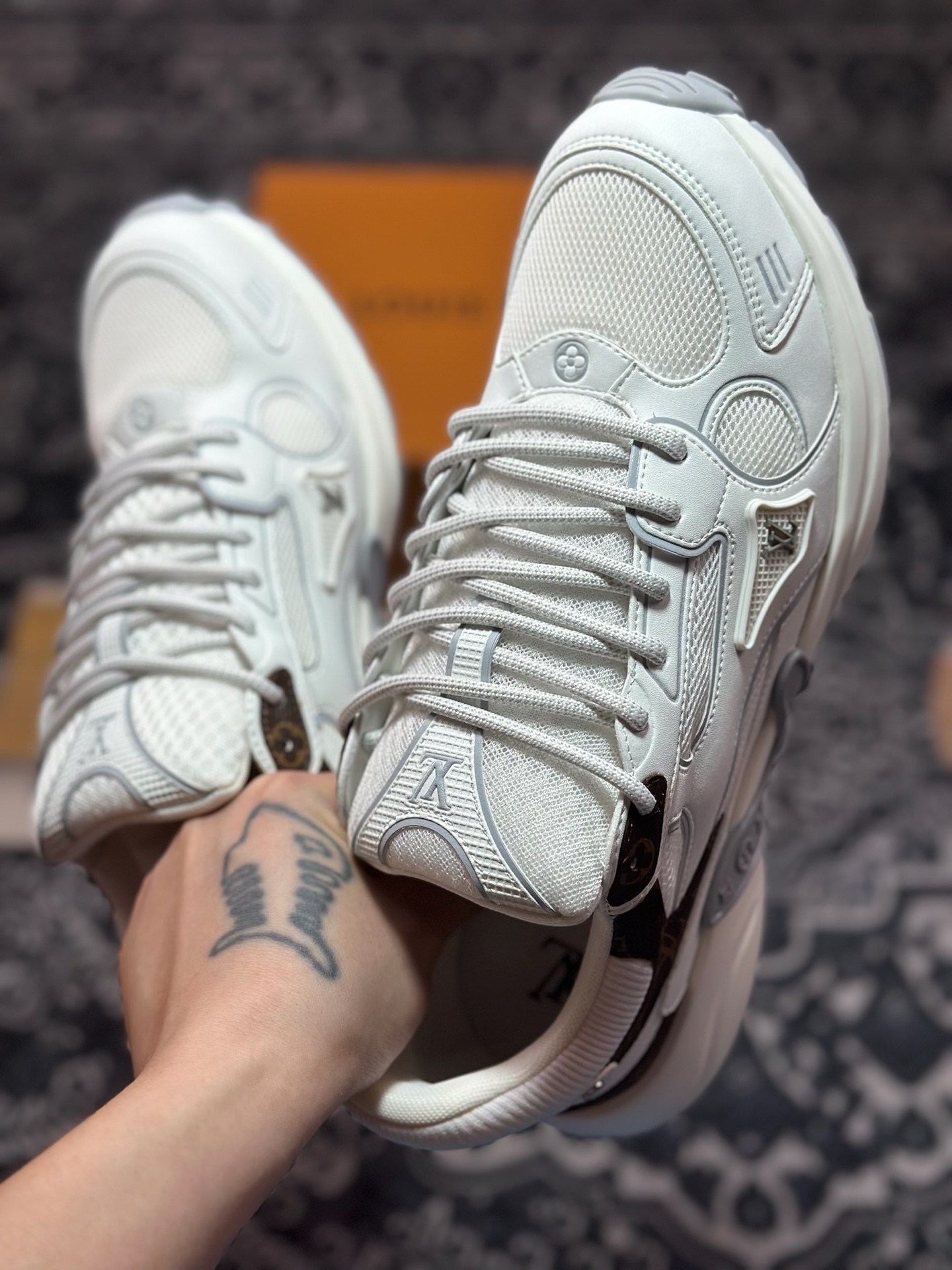 D1480 路易威登 最新Olympia系列 情侣款 银角大王 休闲 运动鞋 跑鞋 本款 LV Olympia 运动鞋-Chinese UA Cheap High Quatity Brand Clothes Bags handbags Sneakers wholesale wholesaler seller from China Factory suppliers Fashion Clothing Shoes best Quality Beautiful Price D1480 路易威登 最新Olympia系列 情侣款 银角大王 休闲 运动鞋 跑鞋 本款 LV Olympia 运动鞋