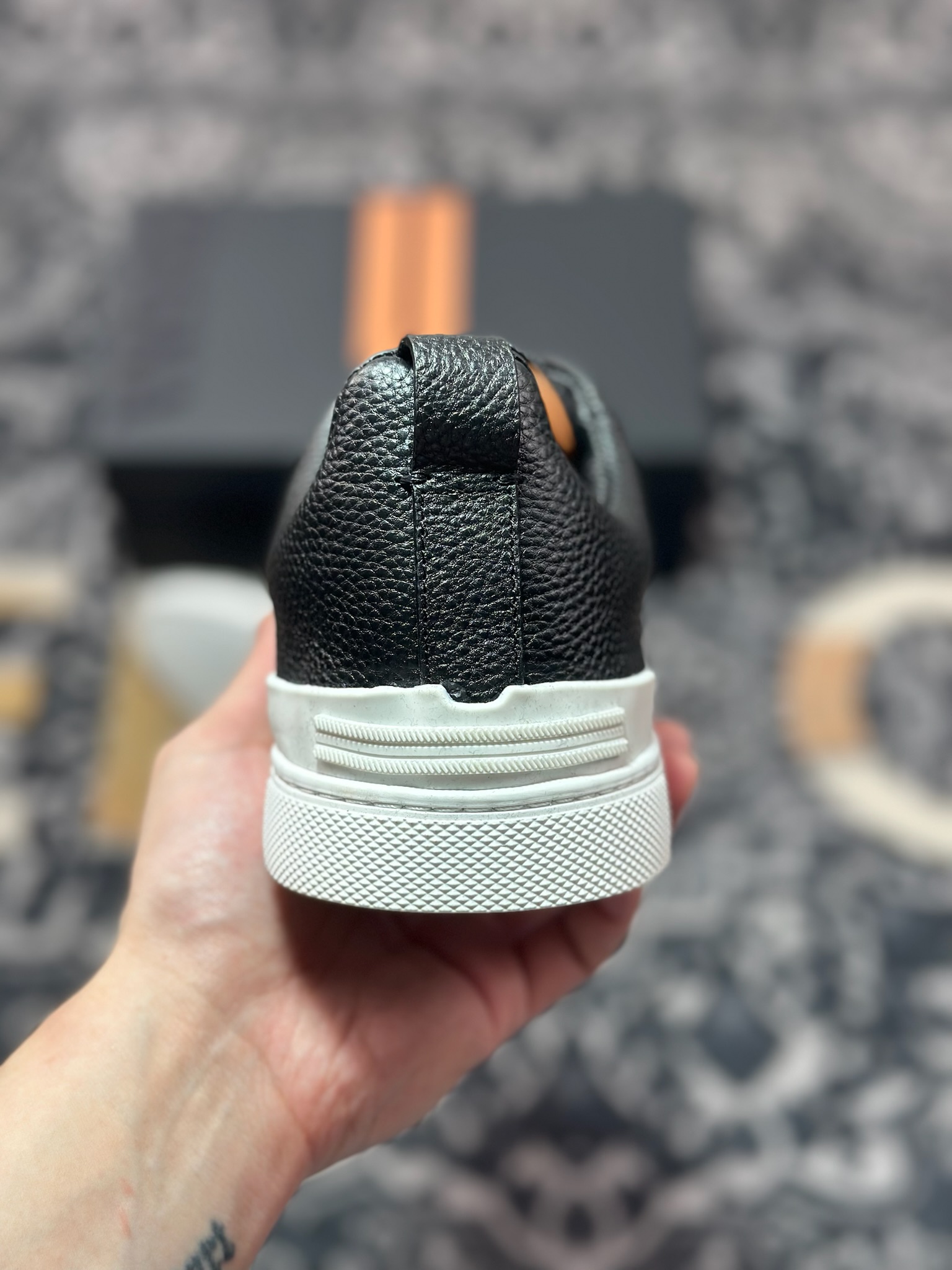 C7430 杰尼亚TIZIANO 低帮运动鞋 这款Tiziano 低帮运动鞋摔花纹牛皮制成-Chinese UA Cheap High Quatity Brand Clothes Bags handbags Sneakers wholesale wholesaler seller from China Factory suppliers Fashion Clothing Shoes best Quality Beautiful Price C7430 杰尼亚TIZIANO 低帮运动鞋 这款Tiziano 低帮运动鞋摔花纹牛皮制成