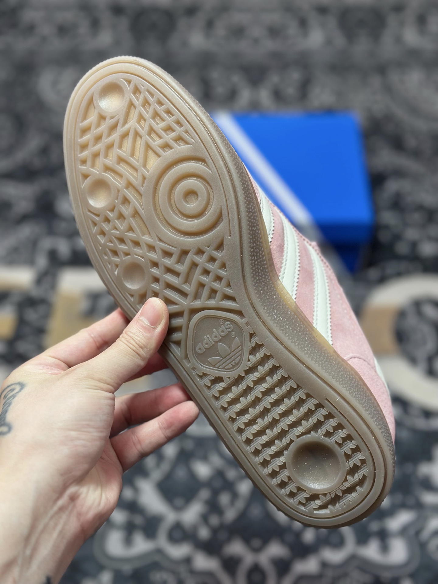 A7200 优选 原装级别 Adidas Handball Spezial 复古单品 阿迪达斯经典款复古休闲板鞋 KI6304-Chinese UA Cheap High Quatity Brand Clothes Bags handbags Sneakers wholesale wholesaler seller from China Factory suppliers Fashion Clothing Shoes best Quality Beautiful Price A7200 优选 原装级别 Adidas Handball Spezial 复古单品 阿迪达斯经典款复古休闲板鞋 KI6304