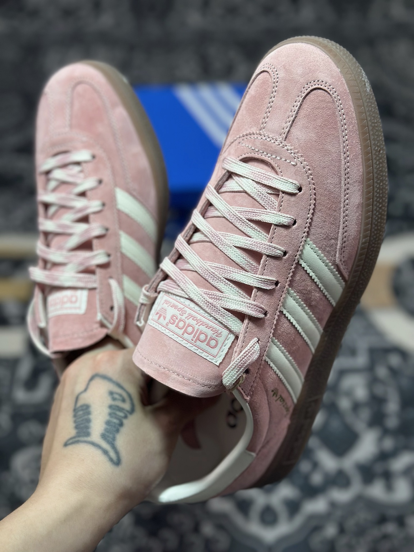 A7200 优选 原装级别 Adidas Handball Spezial 复古单品 阿迪达斯经典款复古休闲板鞋 KI6304-Chinese UA Cheap High Quatity Brand Clothes Bags handbags Sneakers wholesale wholesaler seller from China Factory suppliers Fashion Clothing Shoes best Quality Beautiful Price A7200 优选 原装级别 Adidas Handball Spezial 复古单品 阿迪达斯经典款复古休闲板鞋 KI6304