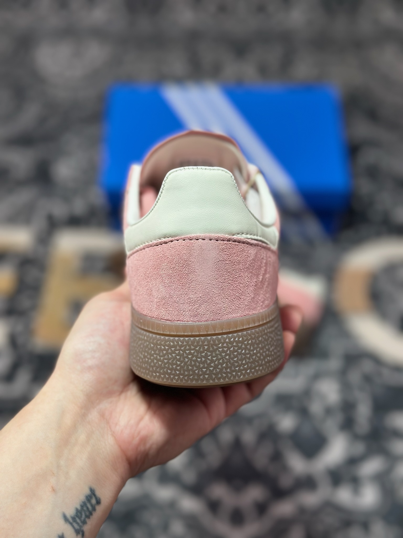 A7200 优选 原装级别 Adidas Handball Spezial 复古单品 阿迪达斯经典款复古休闲板鞋 KI6304-Chinese UA Cheap High Quatity Brand Clothes Bags handbags Sneakers wholesale wholesaler seller from China Factory suppliers Fashion Clothing Shoes best Quality Beautiful Price A7200 优选 原装级别 Adidas Handball Spezial 复古单品 阿迪达斯经典款复古休闲板鞋 KI6304