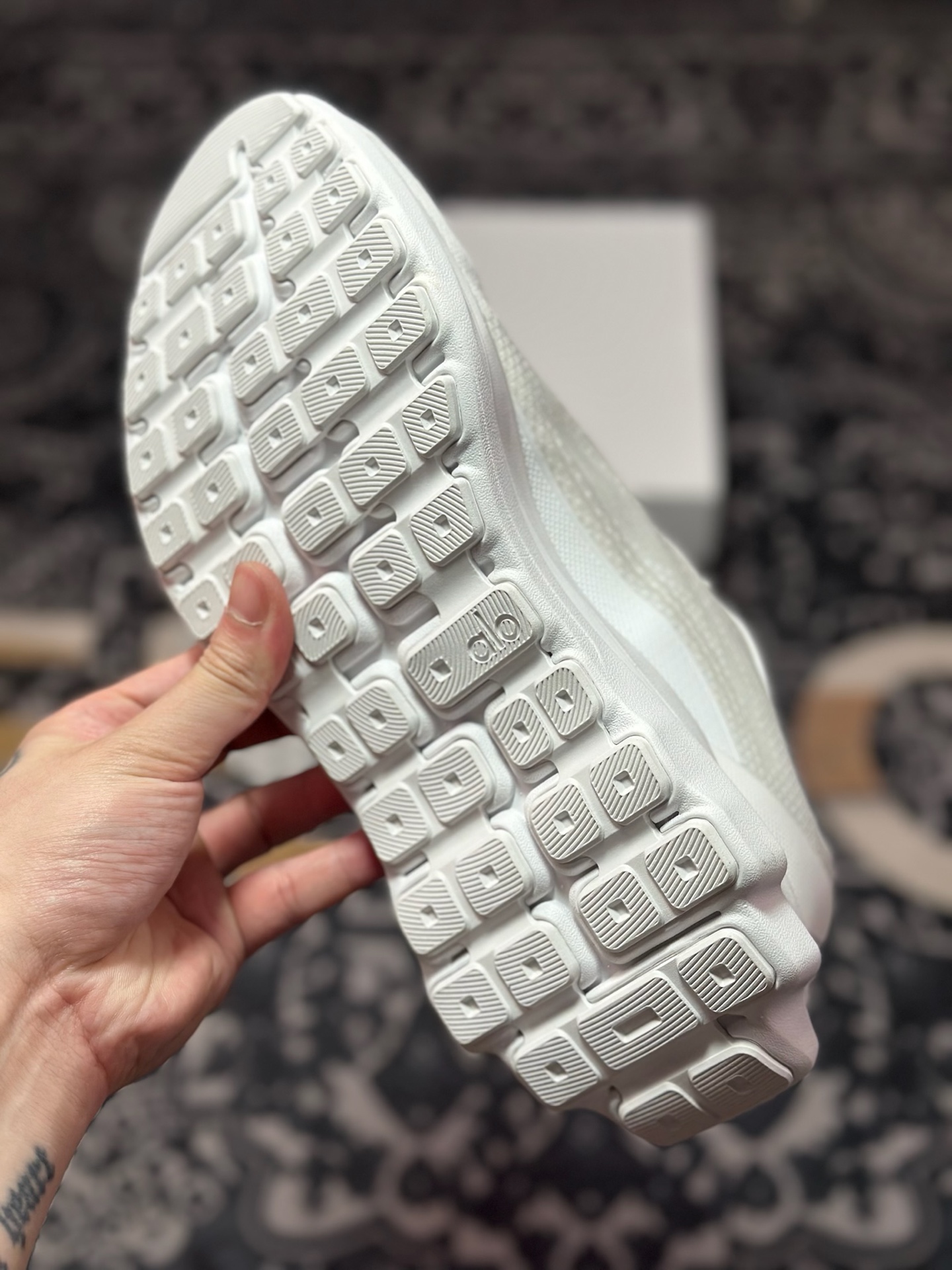 A9220 原装级别 Alo Runner 明星同款 四季常青款增高低帮休闲生活鞋 白色-Chinese UA Cheap High Quatity Brand Clothes Bags handbags Sneakers wholesale wholesaler seller from China Factory suppliers Fashion Clothing Shoes best Quality Beautiful Price A9220 原装级别 Alo Runner 明星同款 四季常青款增高低帮休闲生活鞋 白色