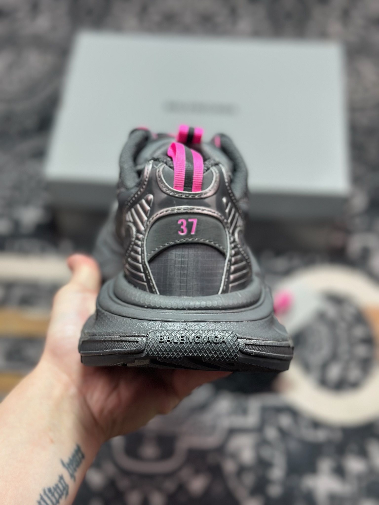 C2380 巴黎世家BALENCIAGA 3XL Sneakers 3+系列低帮复古阔型底姥爹风潮流百搭休闲慢跑鞋“透明网纱黑粉”734731 1150 3XL-Chinese UA Cheap High Quatity Brand Clothes Bags handbags Sneakers wholesale wholesaler seller from China Factory suppliers Fashion Clothing Shoes best Quality Beautiful Price C2380 巴黎世家BALENCIAGA 3XL Sneakers 3+系列低帮复古阔型底姥爹风潮流百搭休闲慢跑鞋“透明网纱黑粉”734731 1150 3XL