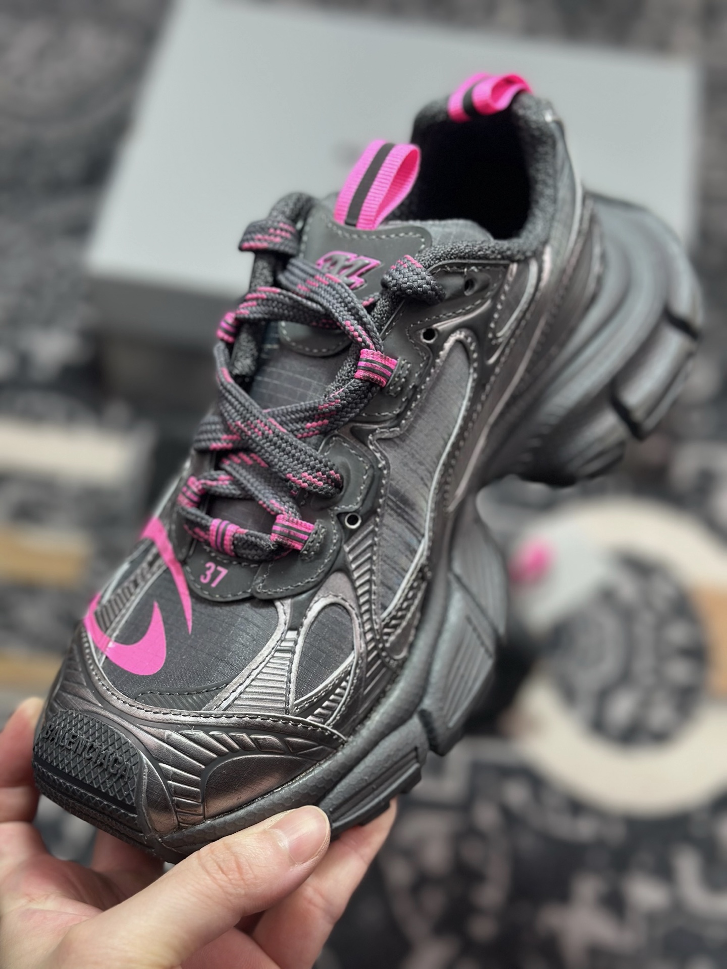 C2380 巴黎世家BALENCIAGA 3XL Sneakers 3+系列低帮复古阔型底姥爹风潮流百搭休闲慢跑鞋“透明网纱黑粉”734731 1150 3XL-Chinese UA Cheap High Quatity Brand Clothes Bags handbags Sneakers wholesale wholesaler seller from China Factory suppliers Fashion Clothing Shoes best Quality Beautiful Price C2380 巴黎世家BALENCIAGA 3XL Sneakers 3+系列低帮复古阔型底姥爹风潮流百搭休闲慢跑鞋“透明网纱黑粉”734731 1150 3XL