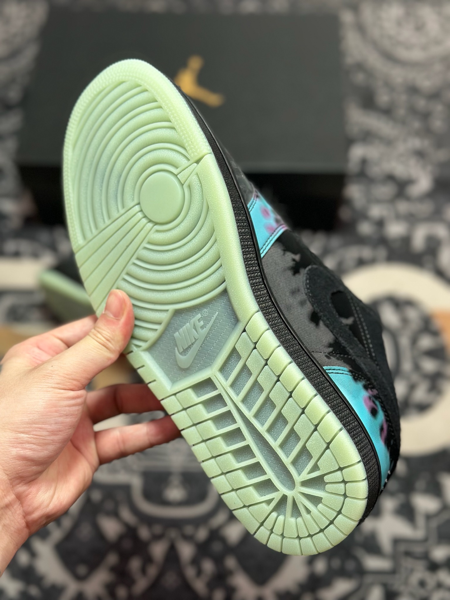 A6200 原装级别 定制球鞋 Jordan Air Jordan 1 夜幕之光 炫酷 恶魔之眼 百搭 防滑耐磨 低帮 复古篮球鞋 HQ3442-001-Chinese UA Cheap High Quatity Brand Clothes Bags handbags Sneakers wholesale wholesaler seller from China Factory suppliers Fashion Clothing Shoes best Quality Beautiful Price A6200 原装级别 定制球鞋 Jordan Air Jordan 1 夜幕之光 炫酷 恶魔之眼 百搭 防滑耐磨 低帮 复古篮球鞋 HQ3442-001