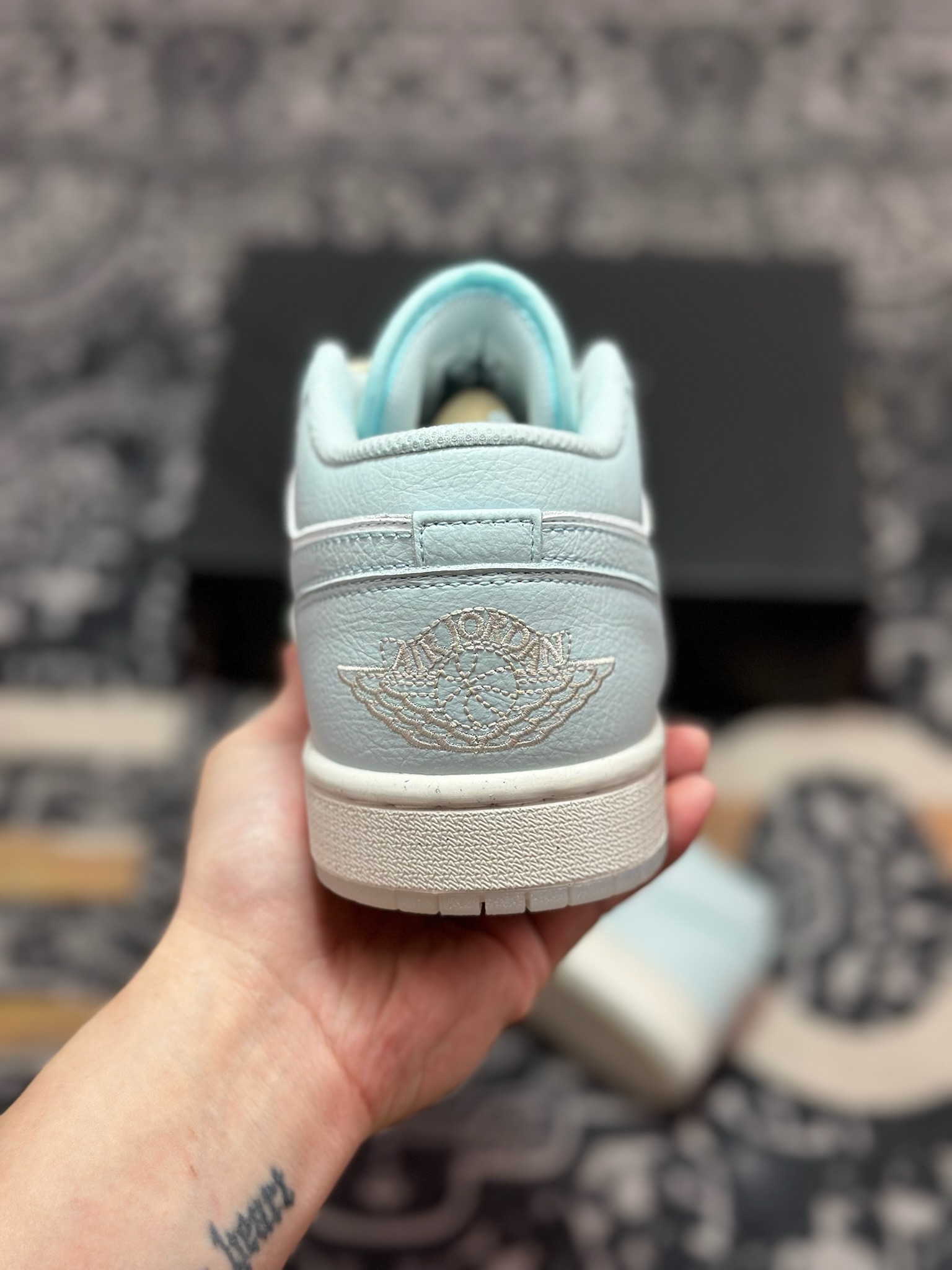 A6200 原装级别 Air Jordan 1 Low AJ1 乔1低帮休闲板鞋 浅蓝白 HJ5999-400-Chinese UA Cheap High Quatity Brand Clothes Bags handbags Sneakers wholesale wholesaler seller from China Factory suppliers Fashion Clothing Shoes best Quality Beautiful Price A6200 原装级别 Air Jordan 1 Low AJ1 乔1低帮休闲板鞋 浅蓝白 HJ5999-400