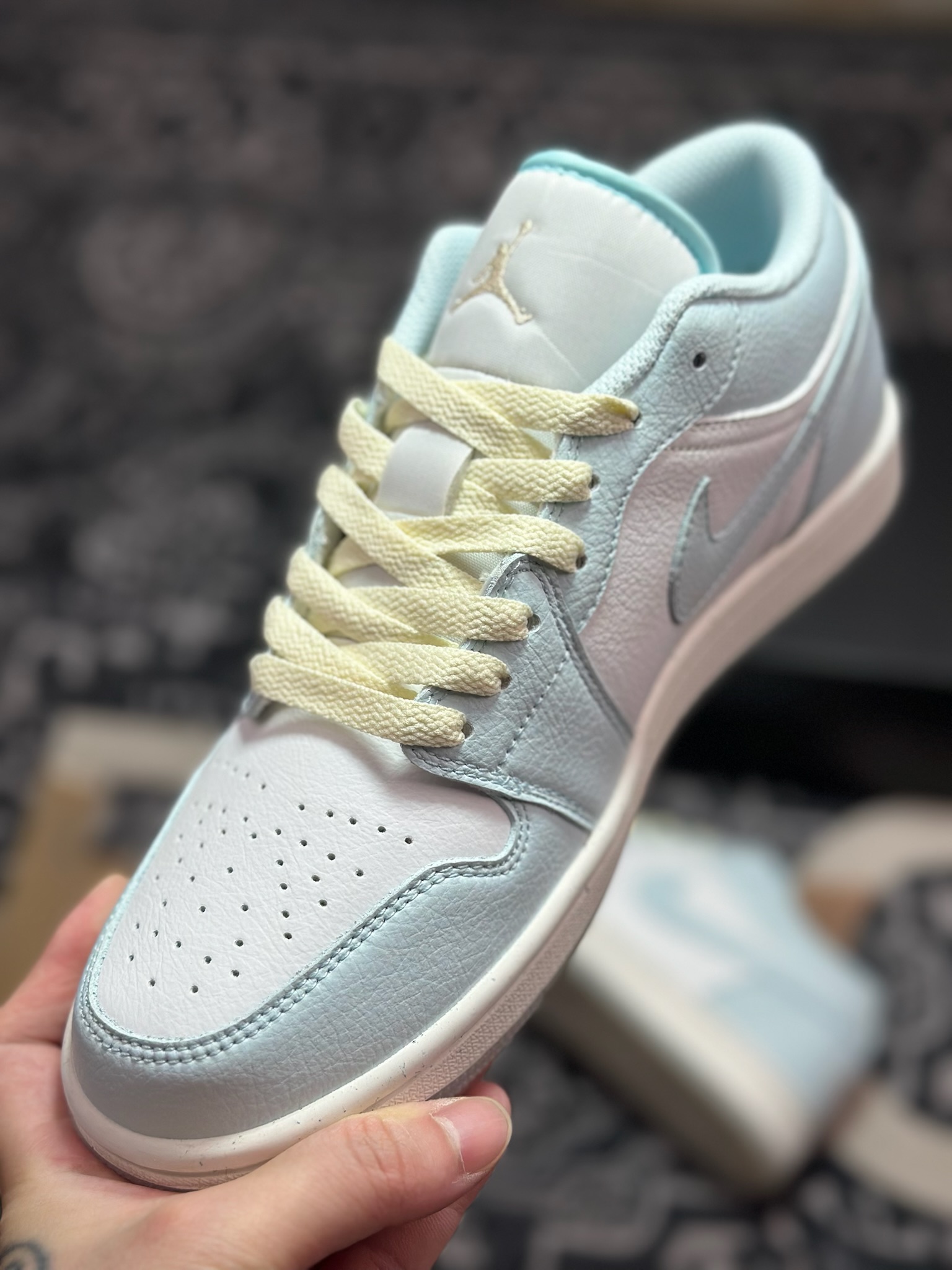 A6200 原装级别 Air Jordan 1 Low AJ1 乔1低帮休闲板鞋 浅蓝白 HJ5999-400-Chinese UA Cheap High Quatity Brand Clothes Bags handbags Sneakers wholesale wholesaler seller from China Factory suppliers Fashion Clothing Shoes best Quality Beautiful Price A6200 原装级别 Air Jordan 1 Low AJ1 乔1低帮休闲板鞋 浅蓝白 HJ5999-400