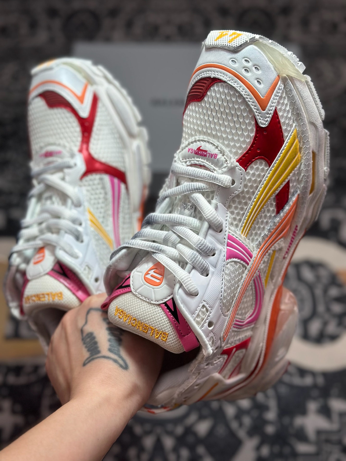 D2480 巴黎世家BALENCIAGA Runner Sneaker 2.0慢跑系列低帮慢跑鞋“2.0解构破坏桃粉红橙白” 772774 W3RMU 9756-Chinese  UA Cheap High Quatity Brand  Clothes Bags handbags Sneakers wholesale wholesaler seller from China Factory suppliers Fashion Clothing  Shoes best Quality Beautiful Price  D2480 巴黎世家BALENCIAGA Runner Sneaker 2.0慢跑系列低帮慢跑鞋“2.0解构破坏桃粉红橙白” 772774 W3RMU 9756