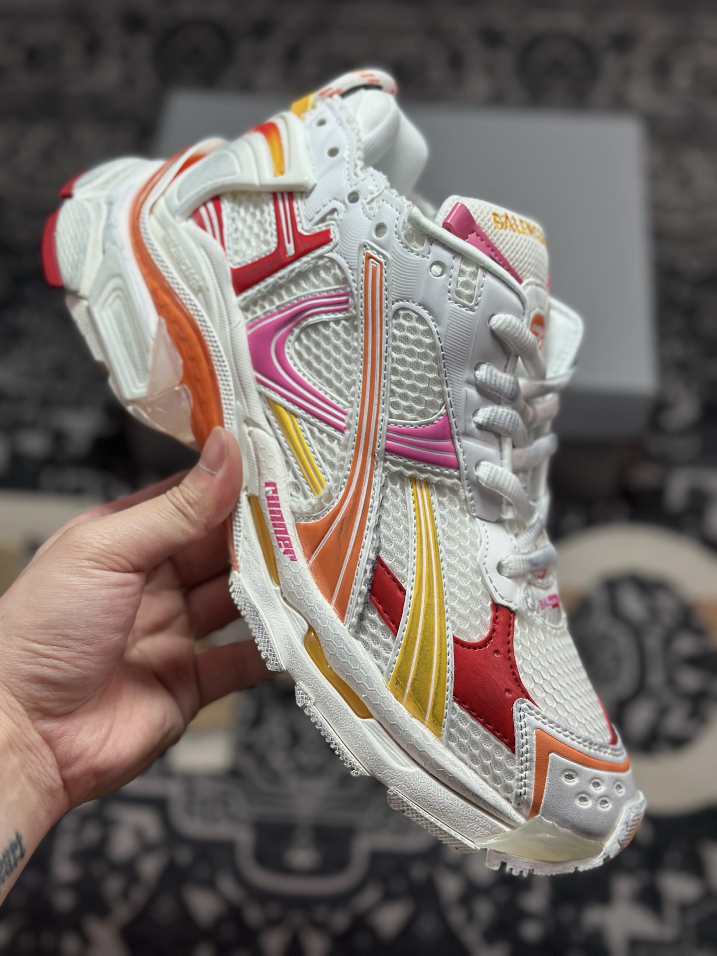 D2480 巴黎世家BALENCIAGA Runner Sneaker 2.0慢跑系列低帮慢跑鞋“2.0解构破坏桃粉红橙白” 772774 W3RMU 9756-Chinese  UA Cheap High Quatity Brand  Clothes Bags handbags Sneakers wholesale wholesaler seller from China Factory suppliers Fashion Clothing  Shoes best Quality Beautiful Price  D2480 巴黎世家BALENCIAGA Runner Sneaker 2.0慢跑系列低帮慢跑鞋“2.0解构破坏桃粉红橙白” 772774 W3RMU 9756