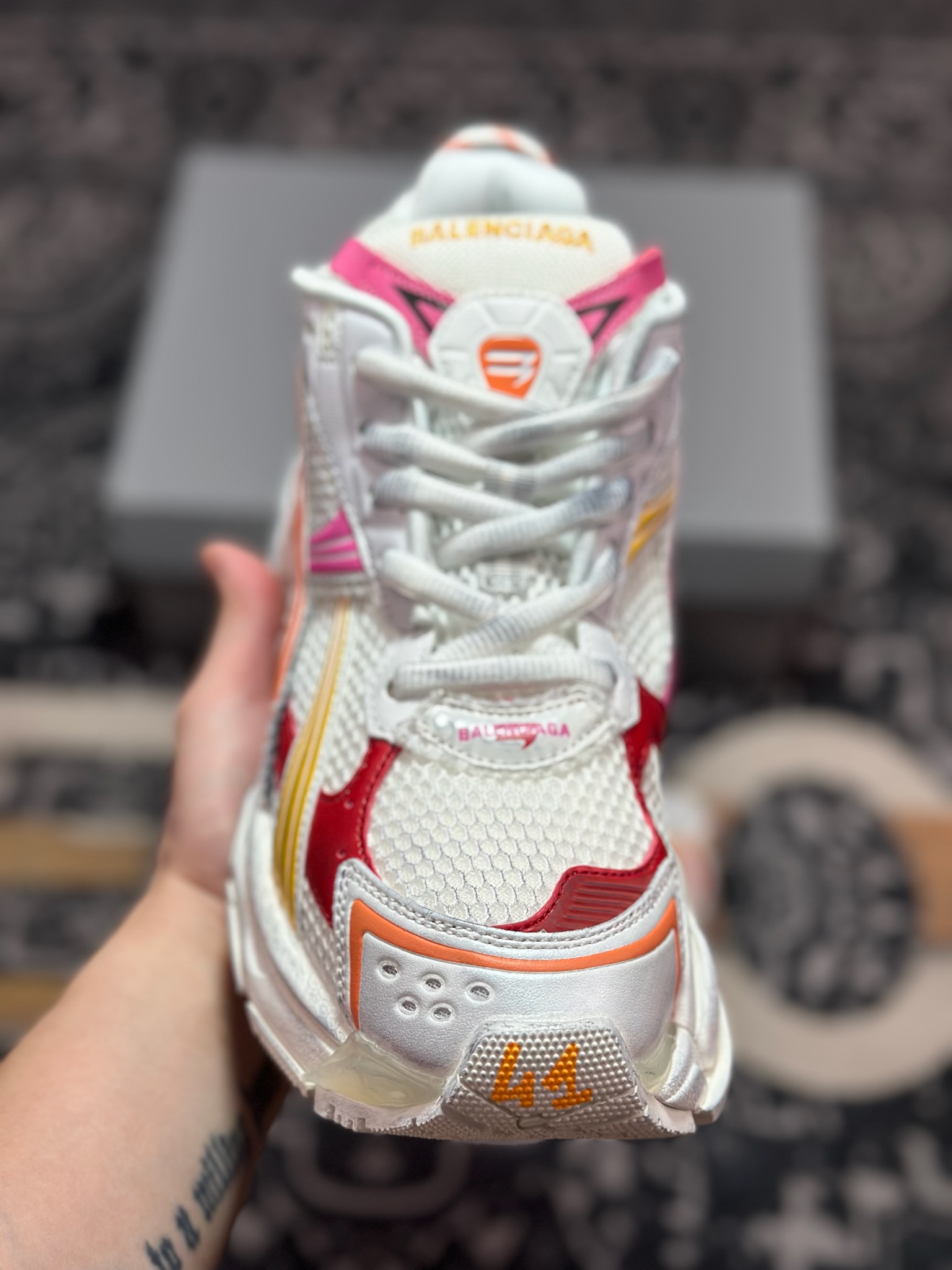 D2480 巴黎世家BALENCIAGA Runner Sneaker 2.0慢跑系列低帮慢跑鞋“2.0解构破坏桃粉红橙白” 772774 W3RMU 9756-Chinese  UA Cheap High Quatity Brand  Clothes Bags handbags Sneakers wholesale wholesaler seller from China Factory suppliers Fashion Clothing  Shoes best Quality Beautiful Price  D2480 巴黎世家BALENCIAGA Runner Sneaker 2.0慢跑系列低帮慢跑鞋“2.0解构破坏桃粉红橙白” 772774 W3RMU 9756