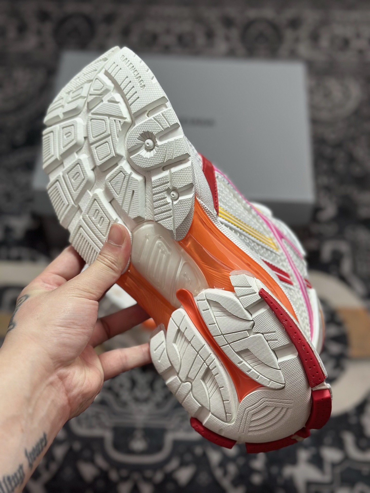 D2480 巴黎世家BALENCIAGA Runner Sneaker 2.0慢跑系列低帮慢跑鞋“2.0解构破坏桃粉红橙白” 772774 W3RMU 9756-Chinese  UA Cheap High Quatity Brand  Clothes Bags handbags Sneakers wholesale wholesaler seller from China Factory suppliers Fashion Clothing  Shoes best Quality Beautiful Price  D2480 巴黎世家BALENCIAGA Runner Sneaker 2.0慢跑系列低帮慢跑鞋“2.0解构破坏桃粉红橙白” 772774 W3RMU 9756