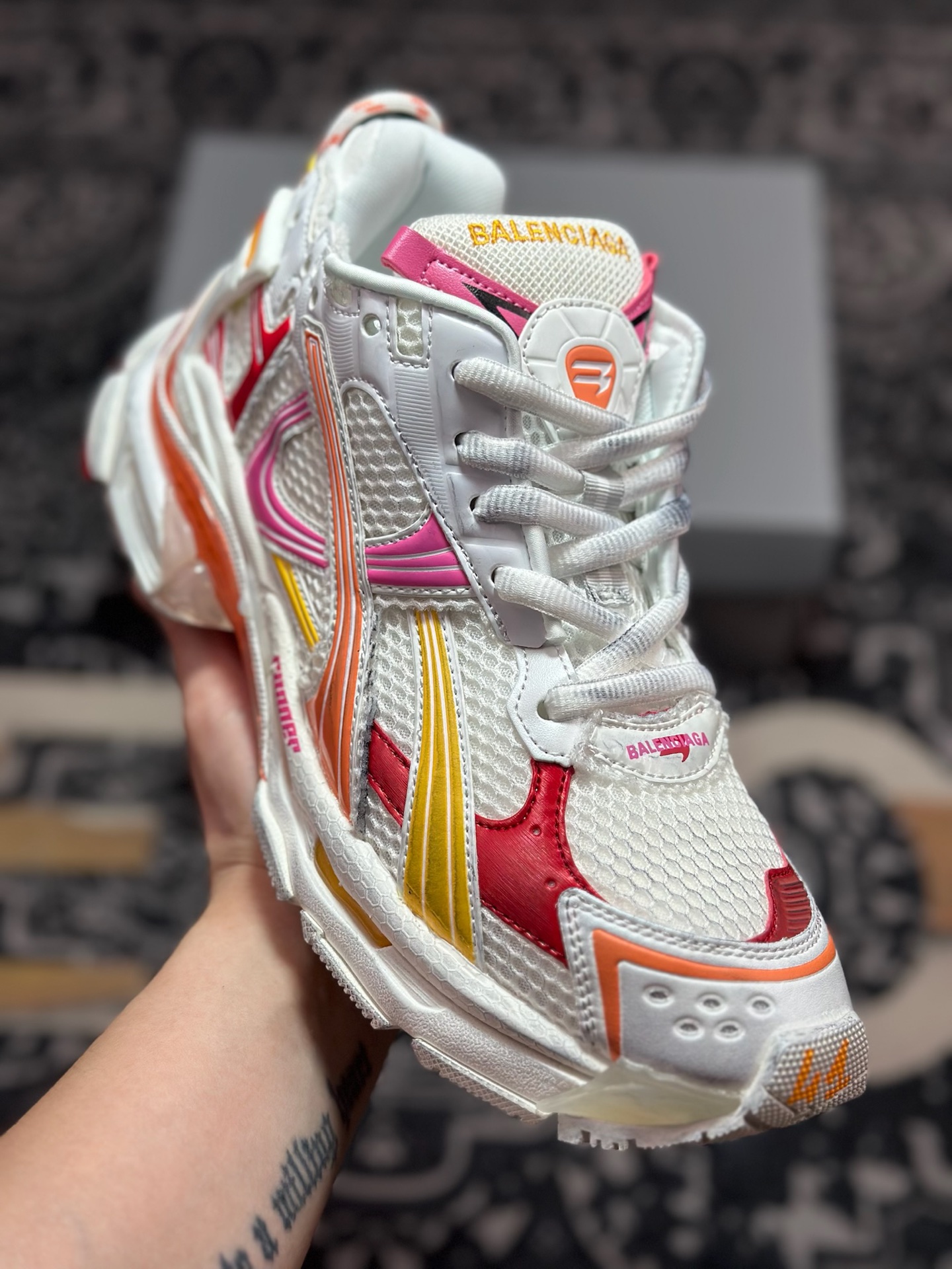 D2480 巴黎世家BALENCIAGA Runner Sneaker 2.0慢跑系列低帮慢跑鞋“2.0解构破坏桃粉红橙白” 772774 W3RMU 9756-Chinese  UA Cheap High Quatity Brand  Clothes Bags handbags Sneakers wholesale wholesaler seller from China Factory suppliers Fashion Clothing  Shoes best Quality Beautiful Price  D2480 巴黎世家BALENCIAGA Runner Sneaker 2.0慢跑系列低帮慢跑鞋“2.0解构破坏桃粉红橙白” 772774 W3RMU 9756