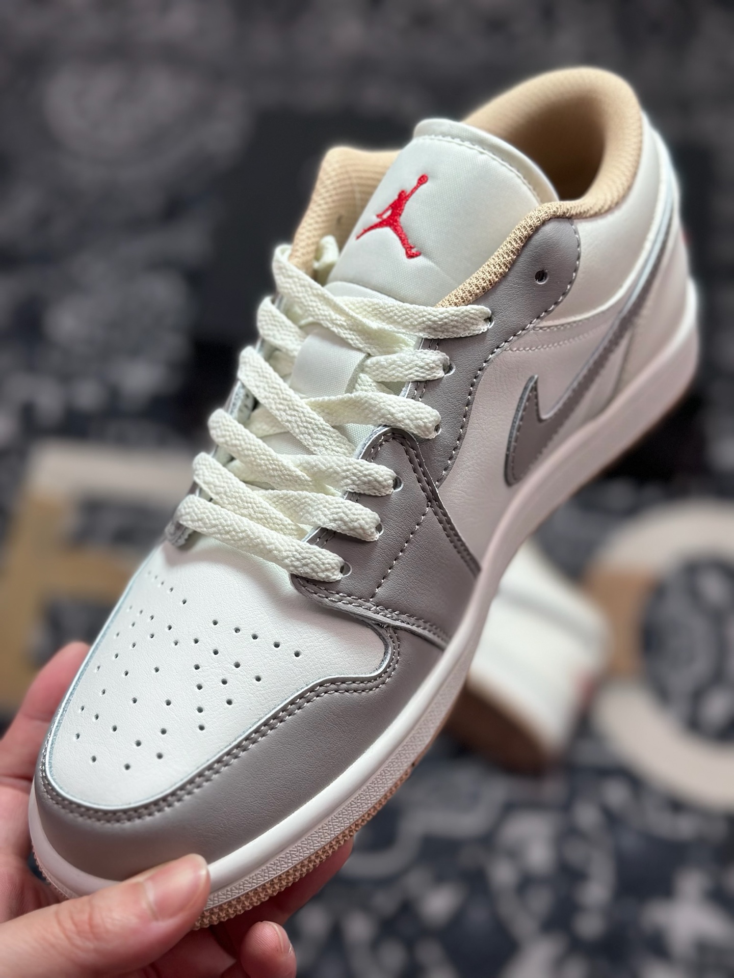 A6200 原装级别 Air Jordan 1 Low 米灰 AJ1乔1低帮休闲板鞋 553558-169-Chinese UA Cheap High Quatity Brand Clothes Bags handbags Sneakers wholesale wholesaler seller from China Factory suppliers Fashion Clothing Shoes best Quality Beautiful Price A6200 原装级别 Air Jordan 1 Low 米灰 AJ1乔1低帮休闲板鞋 553558-169