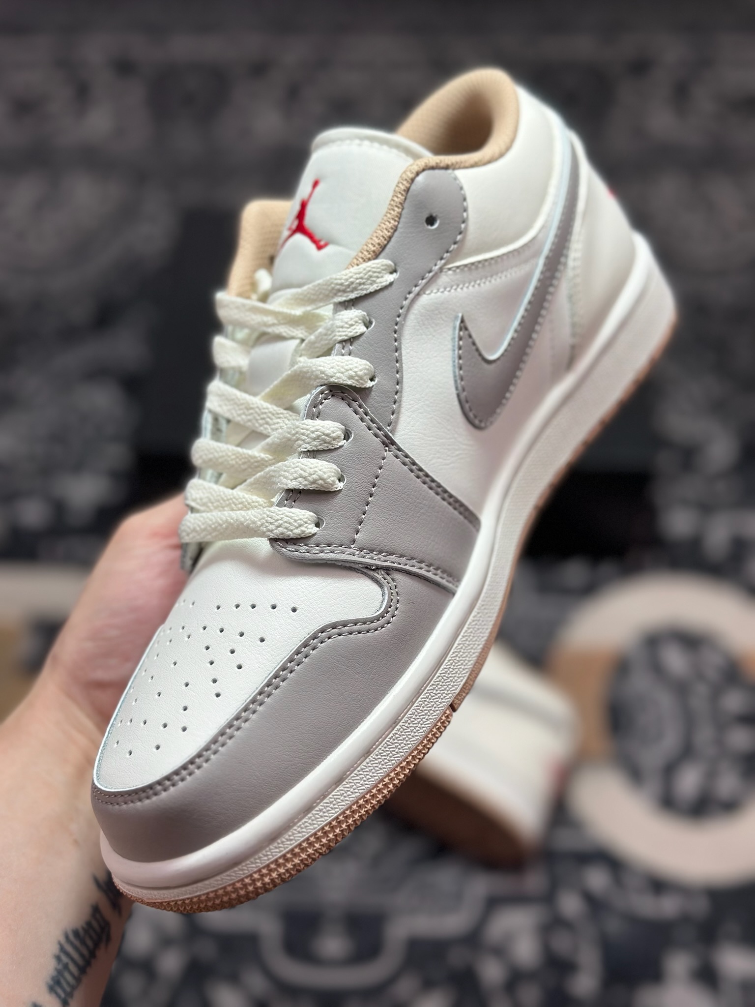 A6200 原装级别 Air Jordan 1 Low 米灰 AJ1乔1低帮休闲板鞋 553558-169-Chinese UA Cheap High Quatity Brand Clothes Bags handbags Sneakers wholesale wholesaler seller from China Factory suppliers Fashion Clothing Shoes best Quality Beautiful Price A6200 原装级别 Air Jordan 1 Low 米灰 AJ1乔1低帮休闲板鞋 553558-169