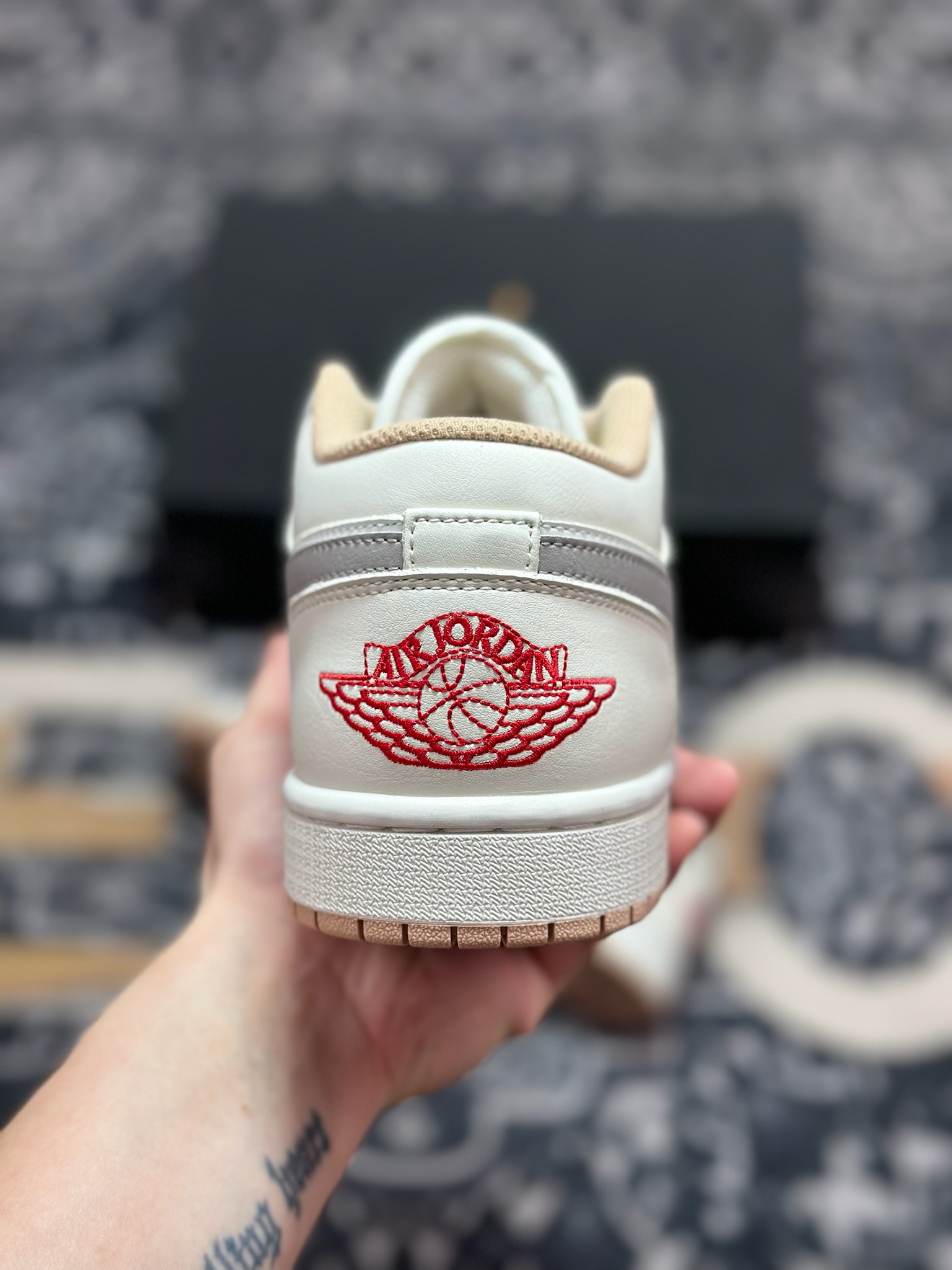 A6200 原装级别 Air Jordan 1 Low 米灰 AJ1乔1低帮休闲板鞋 553558-169-Chinese UA Cheap High Quatity Brand Clothes Bags handbags Sneakers wholesale wholesaler seller from China Factory suppliers Fashion Clothing Shoes best Quality Beautiful Price A6200 原装级别 Air Jordan 1 Low 米灰 AJ1乔1低帮休闲板鞋 553558-169