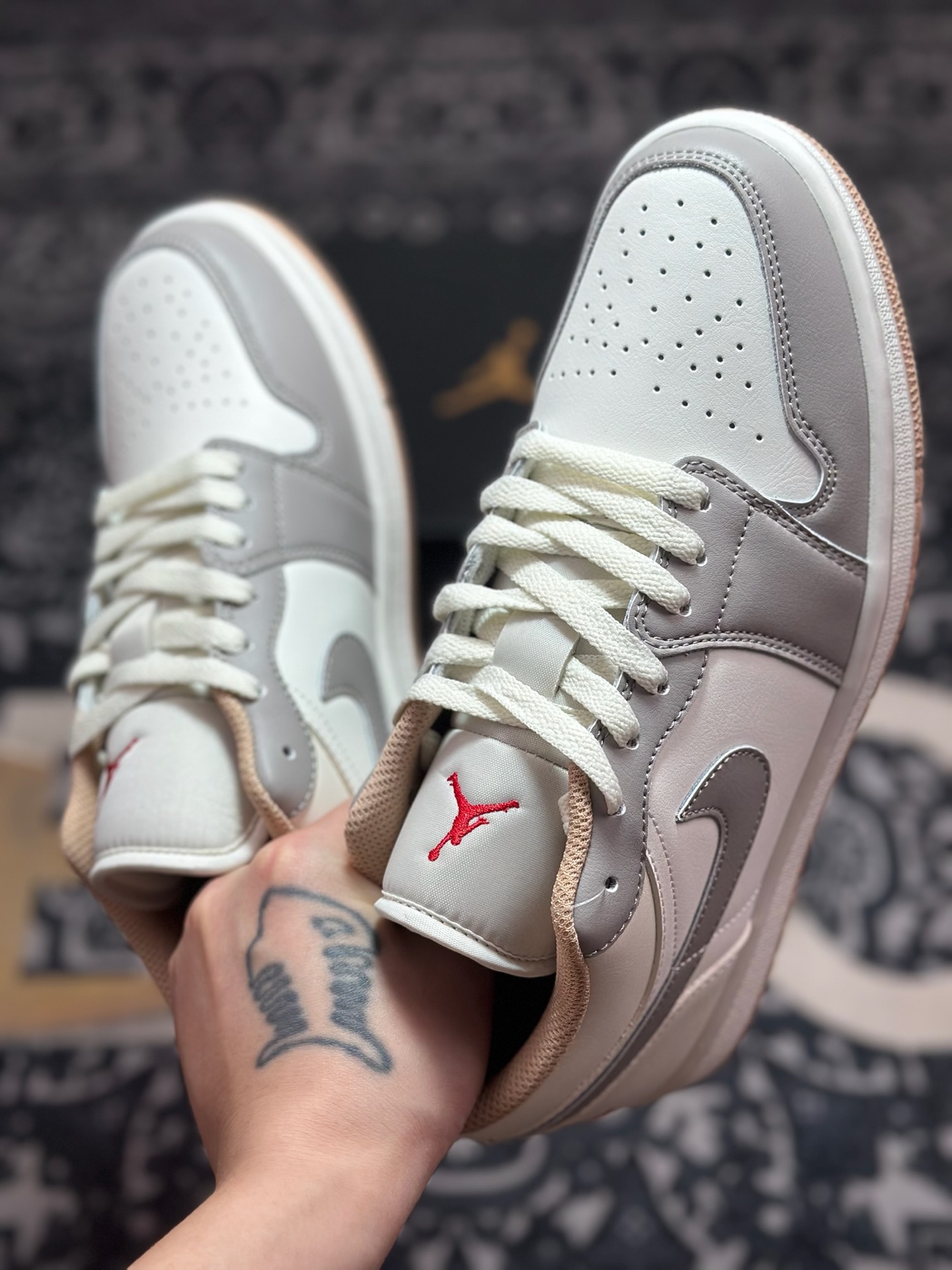 A6200 原装级别 Air Jordan 1 Low 米灰 AJ1乔1低帮休闲板鞋 553558-169-Chinese UA Cheap High Quatity Brand Clothes Bags handbags Sneakers wholesale wholesaler seller from China Factory suppliers Fashion Clothing Shoes best Quality Beautiful Price A6200 原装级别 Air Jordan 1 Low 米灰 AJ1乔1低帮休闲板鞋 553558-169