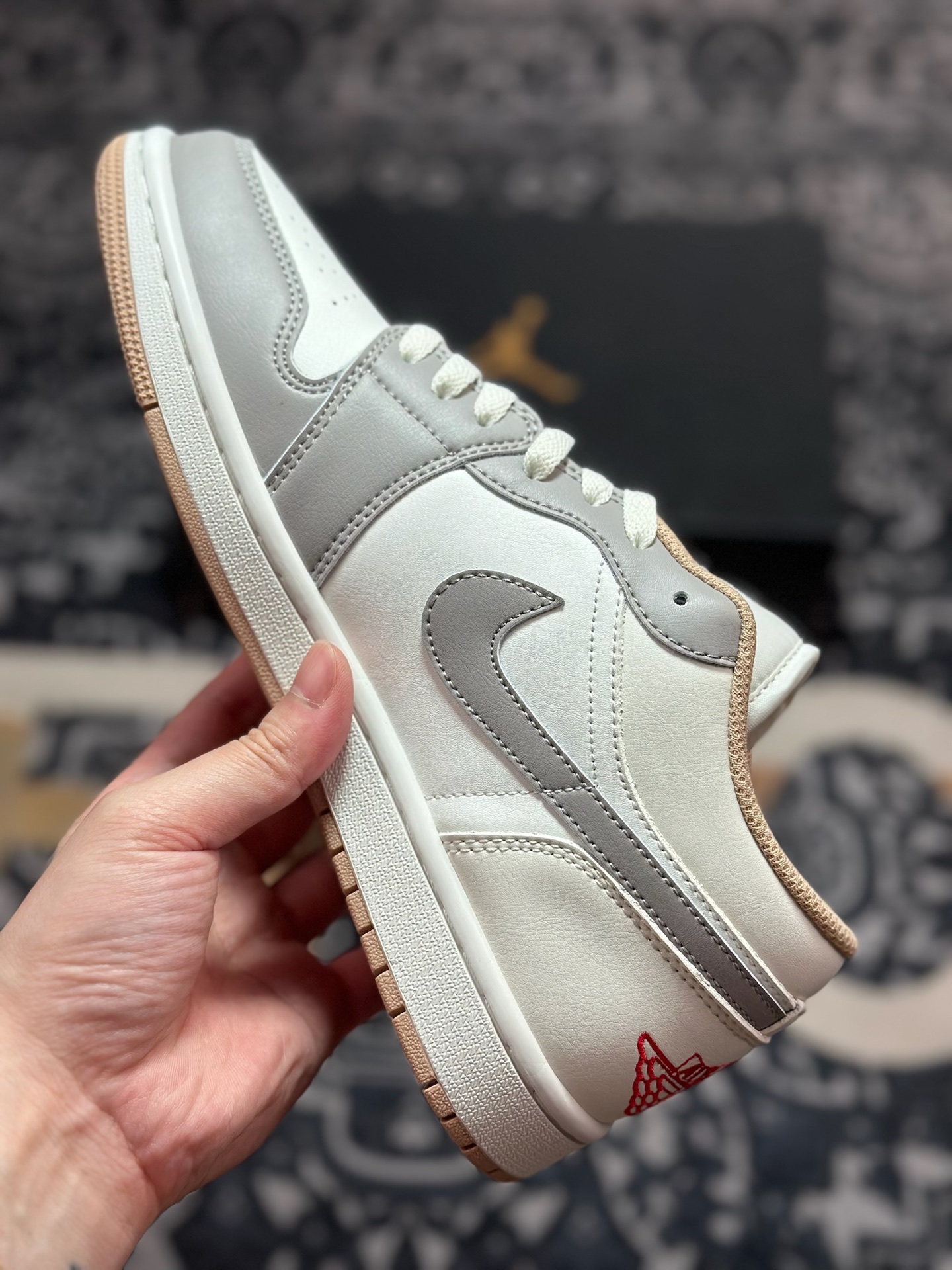 A6200 原装级别 Air Jordan 1 Low 米灰 AJ1乔1低帮休闲板鞋 553558-169-Chinese UA Cheap High Quatity Brand Clothes Bags handbags Sneakers wholesale wholesaler seller from China Factory suppliers Fashion Clothing Shoes best Quality Beautiful Price A6200 原装级别 Air Jordan 1 Low 米灰 AJ1乔1低帮休闲板鞋 553558-169