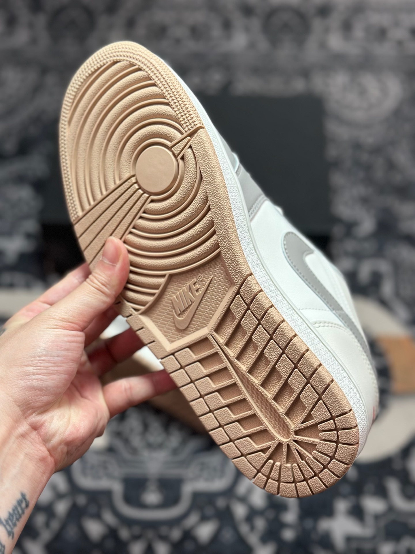 A6200 原装级别 Air Jordan 1 Low 米灰 AJ1乔1低帮休闲板鞋 553558-169-Chinese UA Cheap High Quatity Brand Clothes Bags handbags Sneakers wholesale wholesaler seller from China Factory suppliers Fashion Clothing Shoes best Quality Beautiful Price A6200 原装级别 Air Jordan 1 Low 米灰 AJ1乔1低帮休闲板鞋 553558-169