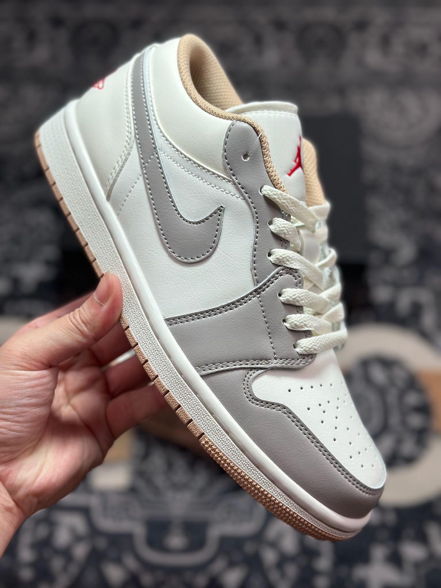 A6200 原装级别 Air Jordan 1 Low 米灰 AJ1乔1低帮休闲板鞋 553558-169-Chinese UA Cheap High Quatity Brand Clothes Bags handbags Sneakers wholesale wholesaler seller from China Factory suppliers Fashion Clothing Shoes best Quality Beautiful Price A6200 原装级别 Air Jordan 1 Low 米灰 AJ1乔1低帮休闲板鞋 553558-169