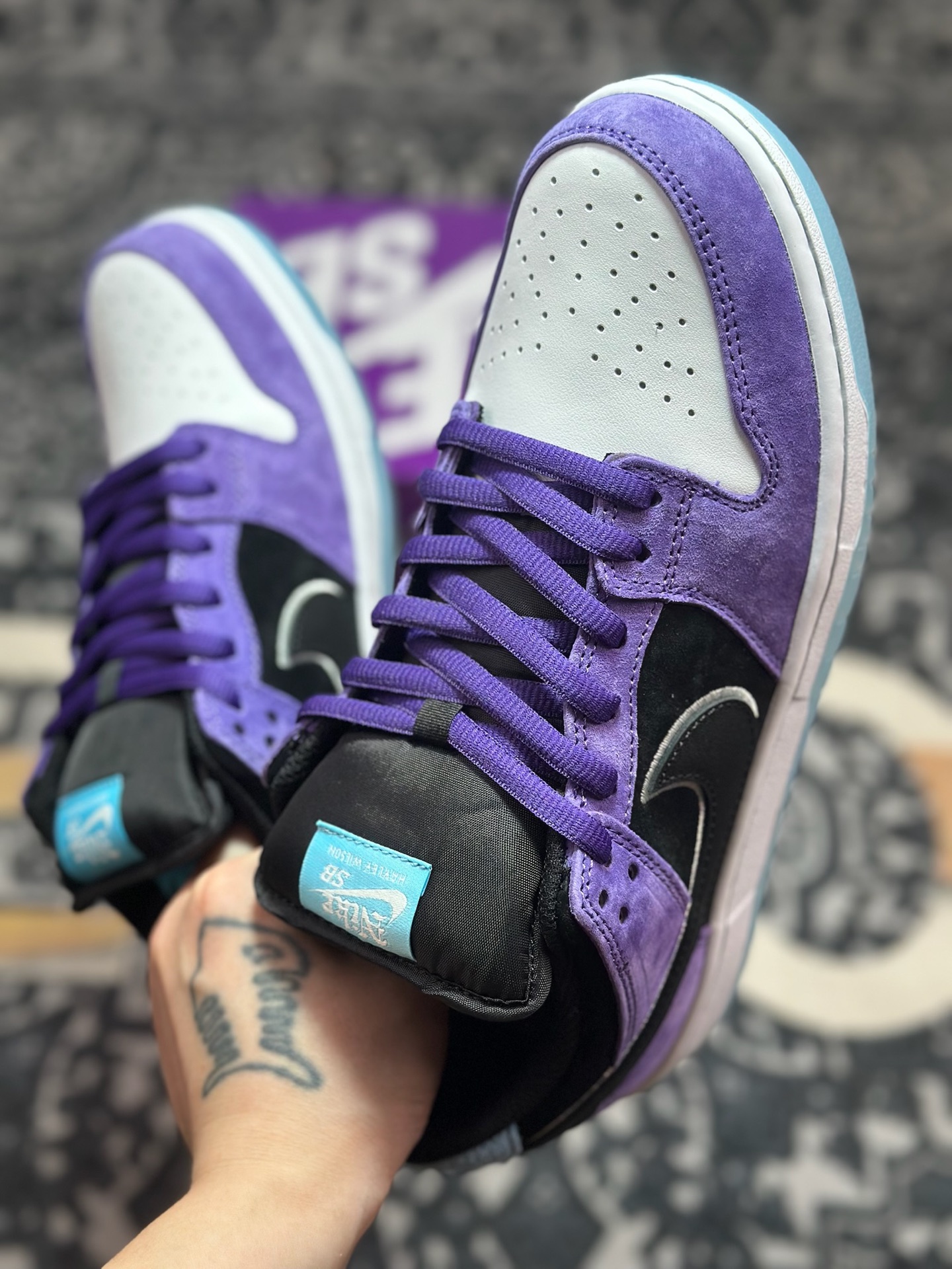 C2380 优选 原装级别 Hayley Wilson x Nike Dunk SB DUNK LOW PRO 紫黑白 HJ0513-500-Chinese UA Cheap High Quatity Brand Clothes Bags handbags Sneakers wholesale wholesaler seller from China Factory suppliers Fashion Clothing Shoes best Quality Beautiful Price C2380 优选 原装级别 Hayley Wilson x Nike Dunk SB DUNK LOW PRO 紫黑白 HJ0513-500