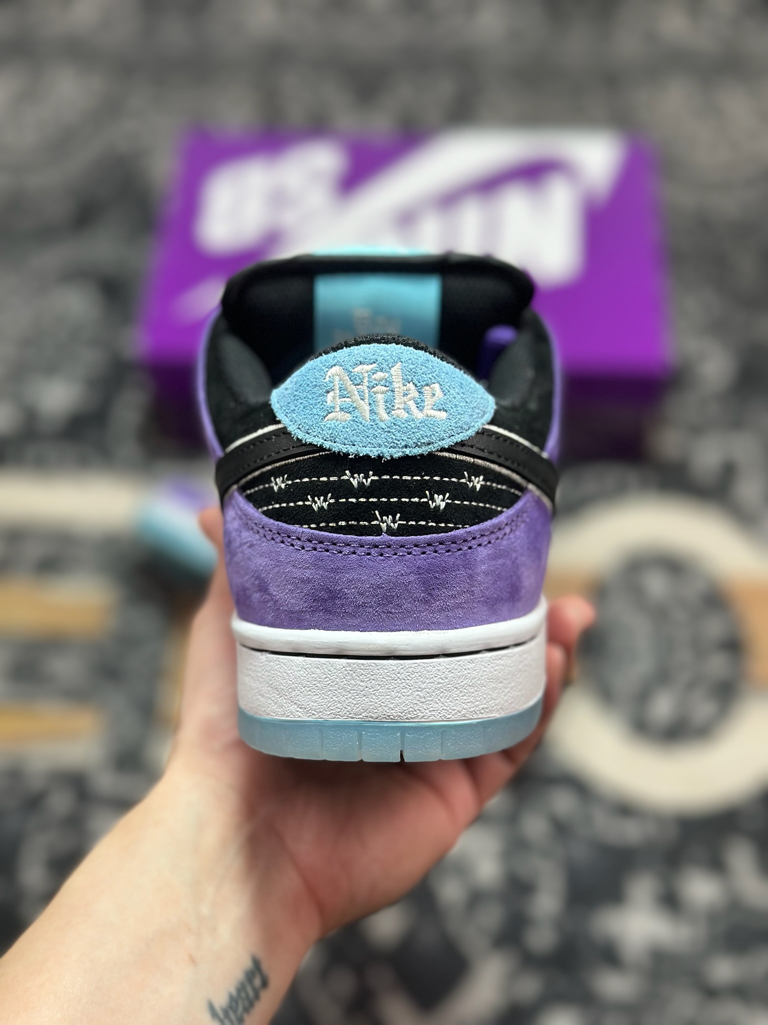 C2380 优选 原装级别 Hayley Wilson x Nike Dunk SB DUNK LOW PRO 紫黑白 HJ0513-500-Chinese UA Cheap High Quatity Brand Clothes Bags handbags Sneakers wholesale wholesaler seller from China Factory suppliers Fashion Clothing Shoes best Quality Beautiful Price C2380 优选 原装级别 Hayley Wilson x Nike Dunk SB DUNK LOW PRO 紫黑白 HJ0513-500