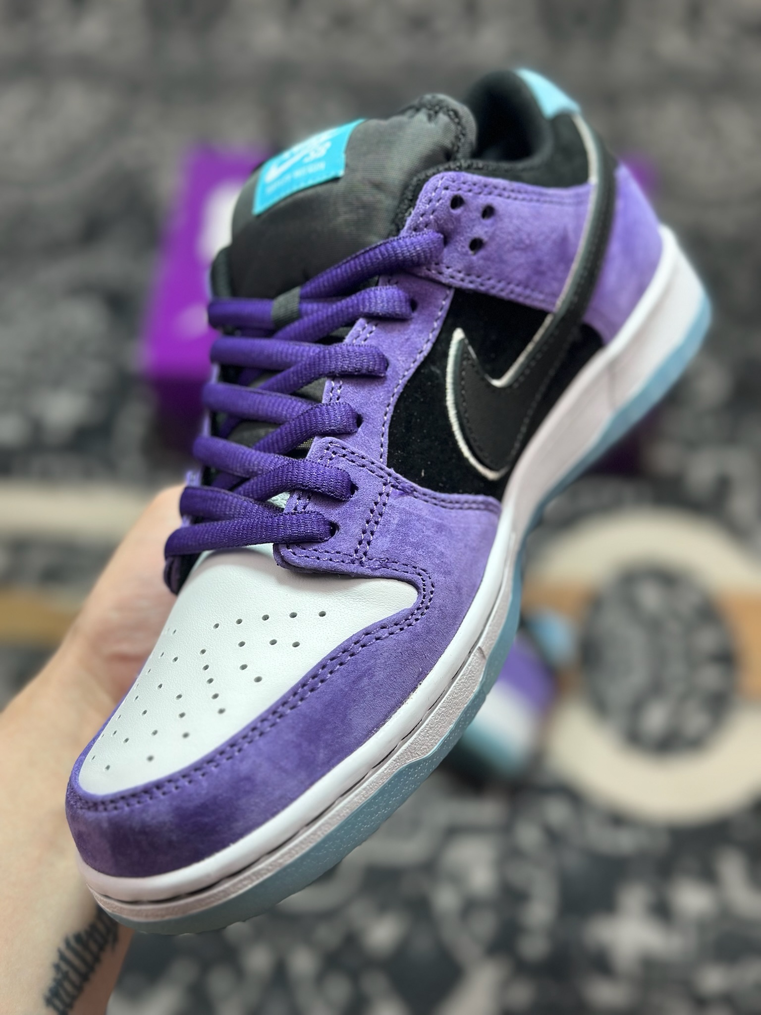 C2380 优选 原装级别 Hayley Wilson x Nike Dunk SB DUNK LOW PRO 紫黑白 HJ0513-500-Chinese UA Cheap High Quatity Brand Clothes Bags handbags Sneakers wholesale wholesaler seller from China Factory suppliers Fashion Clothing Shoes best Quality Beautiful Price C2380 优选 原装级别 Hayley Wilson x Nike Dunk SB DUNK LOW PRO 紫黑白 HJ0513-500