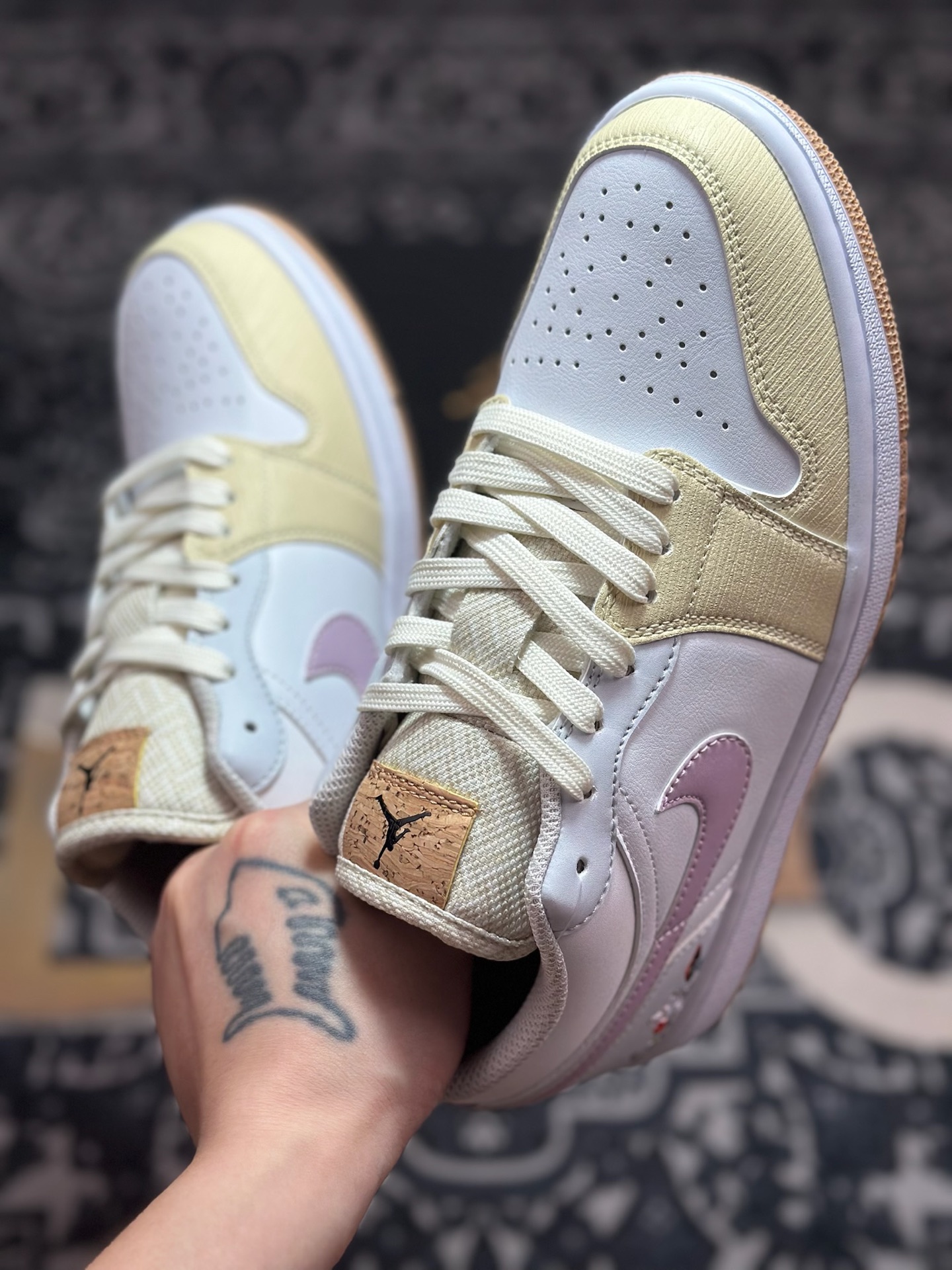 A620 定制球鞋Air Jordan 1 Low 猫小白 白黄粉 IB8861-151-Chinese UA Cheap High Quatity Brand Clothes Bags handbags Sneakers wholesale wholesaler seller from China Factory suppliers Fashion Clothing Shoes best Quality Beautiful Price A620 定制球鞋Air Jordan 1 Low 猫小白 白黄粉 IB8861-151