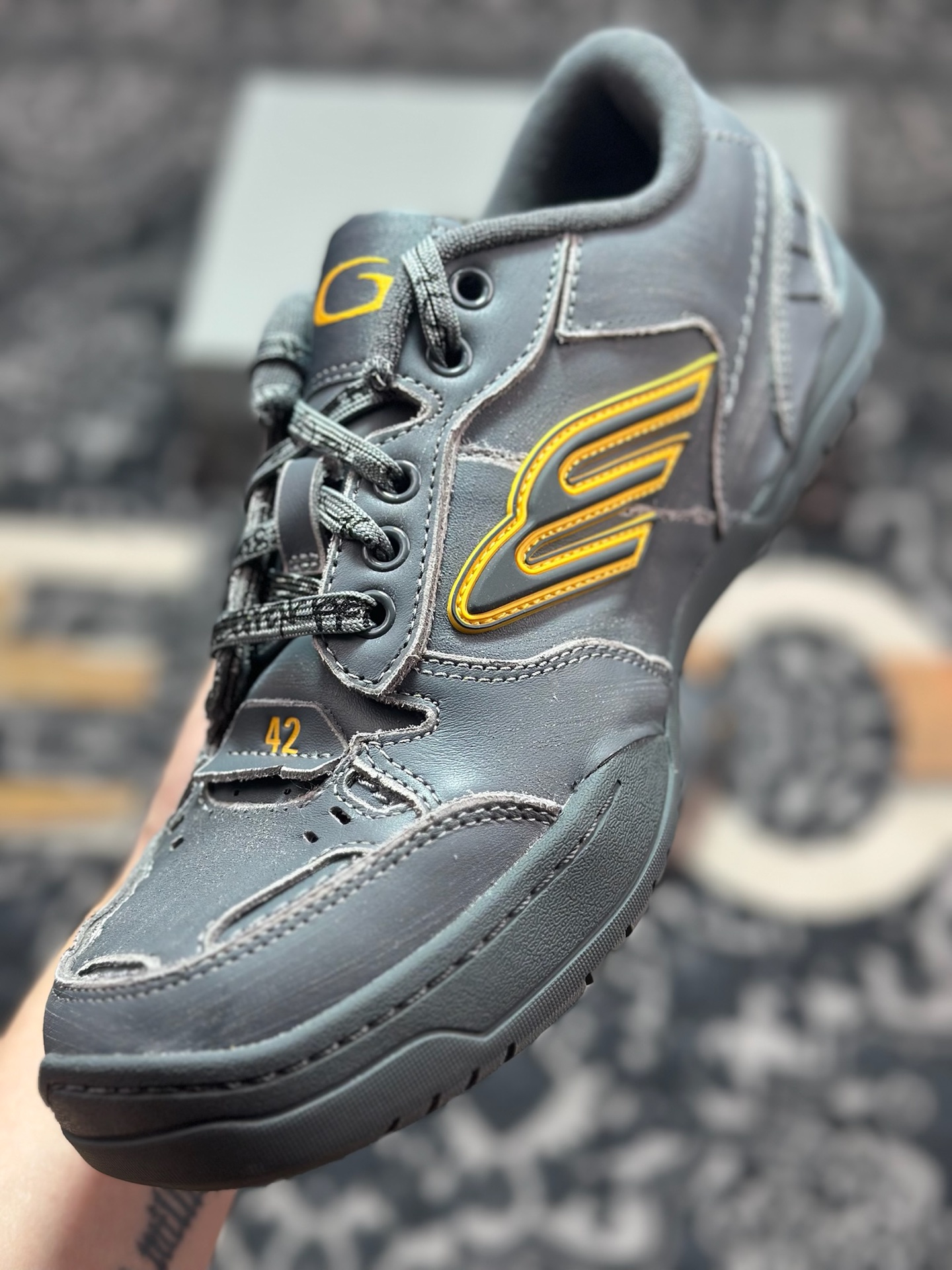 优选  Balenciaga 巴黎世家 Hamptons 手工做旧款 牛皮革 复古圆头系带低帮休闲鞋 841765 WCURB1000