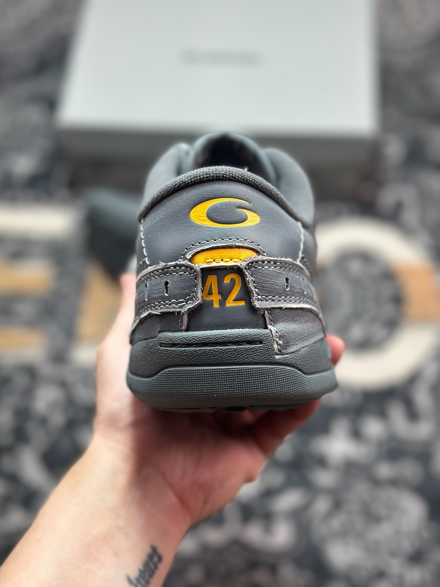 优选  Balenciaga 巴黎世家 Hamptons 手工做旧款 牛皮革 复古圆头系带低帮休闲鞋 841765 WCURB1000