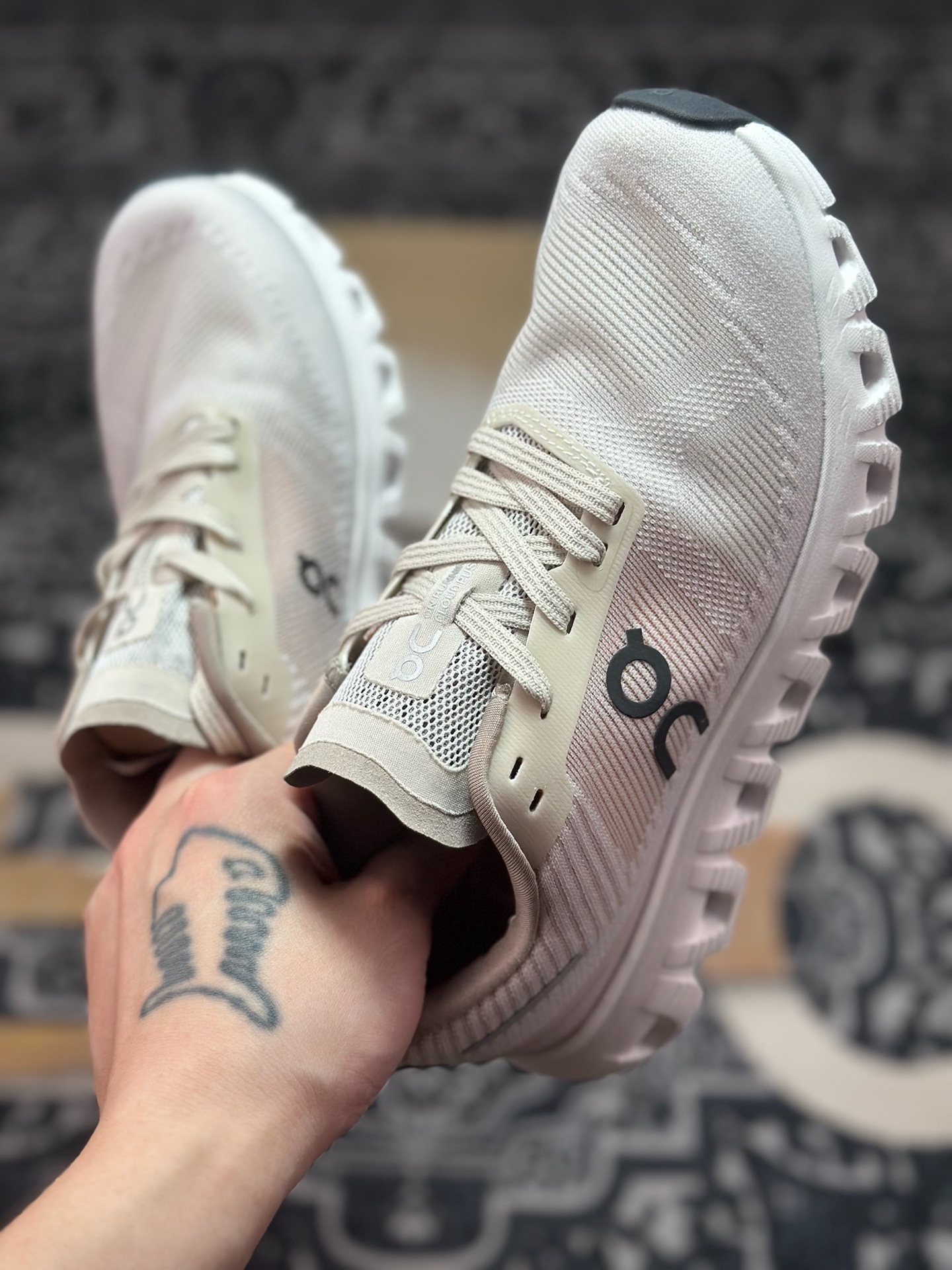 A620 On昂跑 Cloud 6 Push 户外休闲机能轻量跑步鞋 3WF10041114 白灰粉 3WF10043001 白绿蓝-Chinese UA Cheap High Quatity Brand Clothes Bags handbags Sneakers wholesale wholesaler seller from China Factory suppliers Fashion Clothing Shoes best Quality Beautiful Price A620 On昂跑 Cloud 6 Push 户外休闲机能轻量跑步鞋 3WF10041114 白灰粉 3WF10043001 白绿蓝