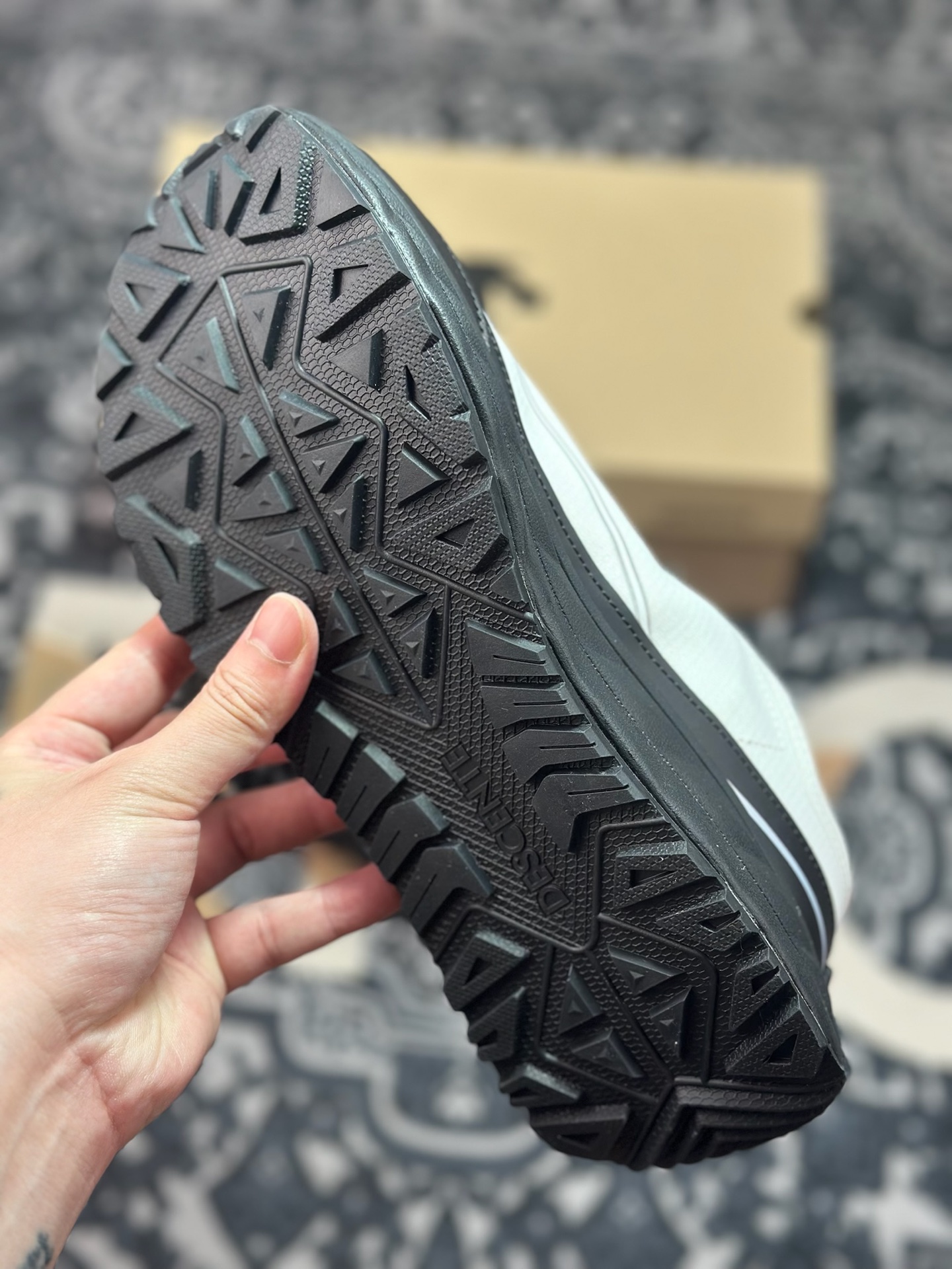 A700 DESCENTE迪桑特 TERRAIND轻盈缓震透气鞋面 时尚休闲运动覆盖防水男子越野跑鞋 SQ323LCR92-Chinese UA Cheap High Quatity Brand Clothes Bags handbags Sneakers wholesale wholesaler seller from China Factory suppliers Fashion Clothing Shoes best Quality Beautiful Price A700 DESCENTE迪桑特 TERRAIND轻盈缓震透气鞋面 时尚休闲运动覆盖防水男子越野跑鞋 SQ323LCR92