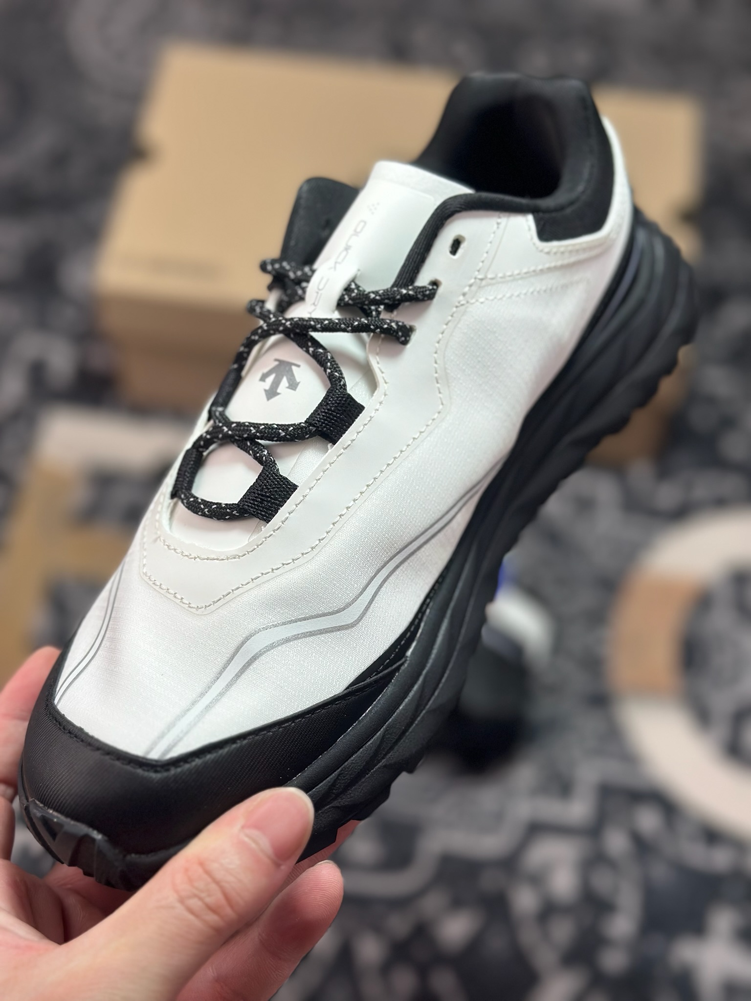 A700 DESCENTE迪桑特 TERRAIND轻盈缓震透气鞋面 时尚休闲运动覆盖防水男子越野跑鞋 SQ323LCR92-Chinese UA Cheap High Quatity Brand Clothes Bags handbags Sneakers wholesale wholesaler seller from China Factory suppliers Fashion Clothing Shoes best Quality Beautiful Price A700 DESCENTE迪桑特 TERRAIND轻盈缓震透气鞋面 时尚休闲运动覆盖防水男子越野跑鞋 SQ323LCR92