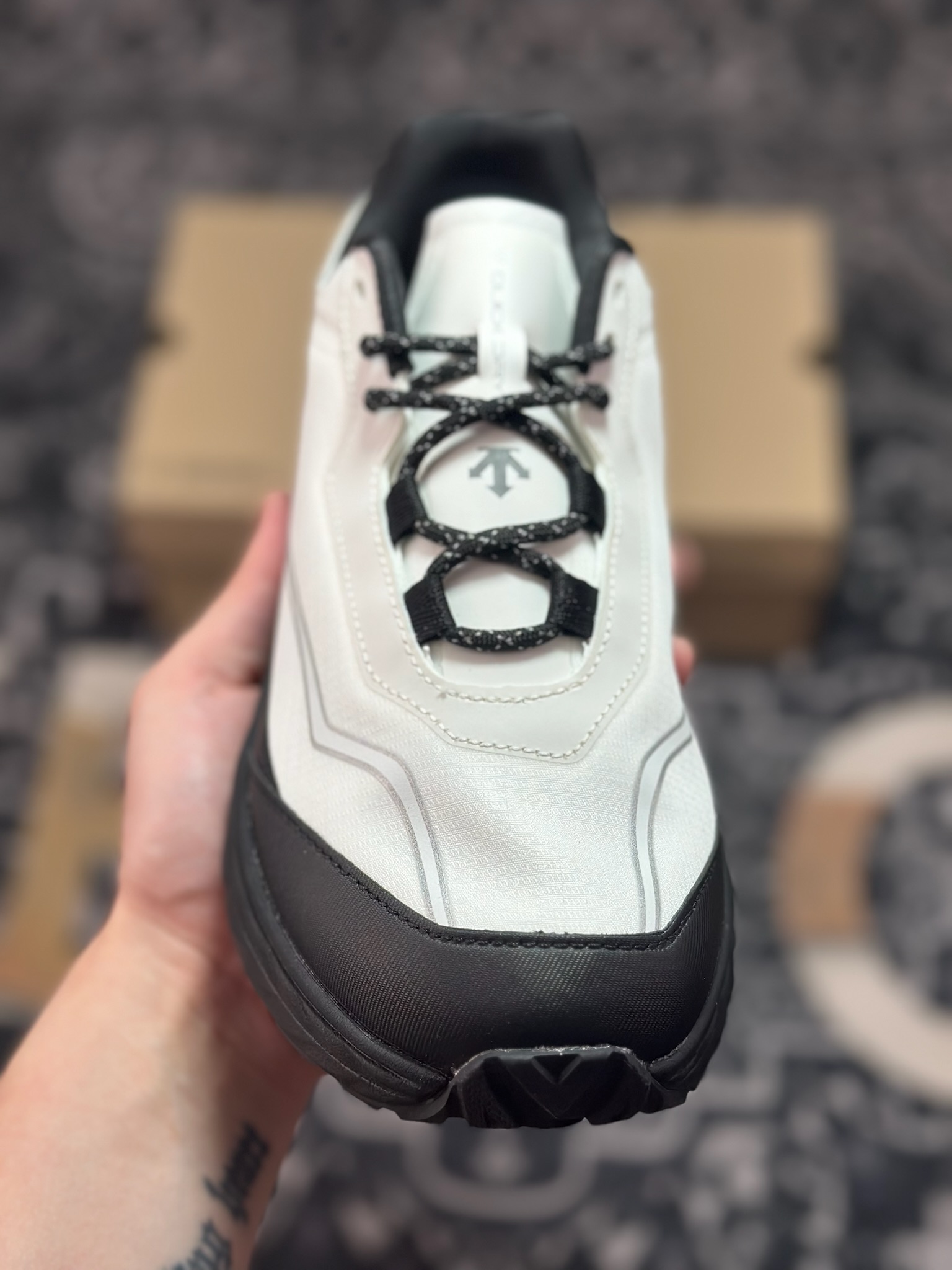 A700 DESCENTE迪桑特 TERRAIND轻盈缓震透气鞋面 时尚休闲运动覆盖防水男子越野跑鞋 SQ323LCR92-Chinese UA Cheap High Quatity Brand Clothes Bags handbags Sneakers wholesale wholesaler seller from China Factory suppliers Fashion Clothing Shoes best Quality Beautiful Price A700 DESCENTE迪桑特 TERRAIND轻盈缓震透气鞋面 时尚休闲运动覆盖防水男子越野跑鞋 SQ323LCR92