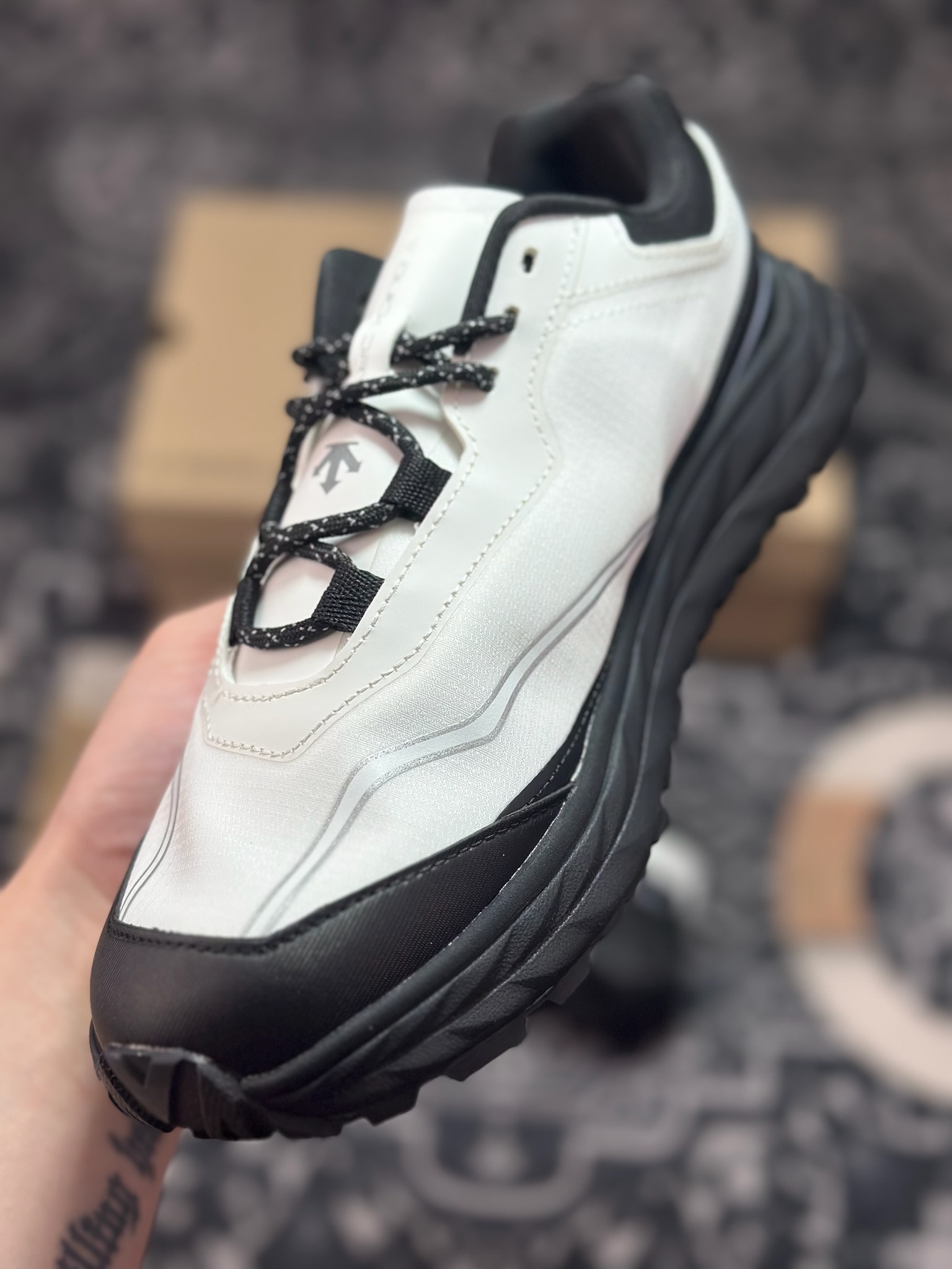 A700 DESCENTE迪桑特 TERRAIND轻盈缓震透气鞋面 时尚休闲运动覆盖防水男子越野跑鞋 SQ323LCR92-Chinese UA Cheap High Quatity Brand Clothes Bags handbags Sneakers wholesale wholesaler seller from China Factory suppliers Fashion Clothing Shoes best Quality Beautiful Price A700 DESCENTE迪桑特 TERRAIND轻盈缓震透气鞋面 时尚休闲运动覆盖防水男子越野跑鞋 SQ323LCR92