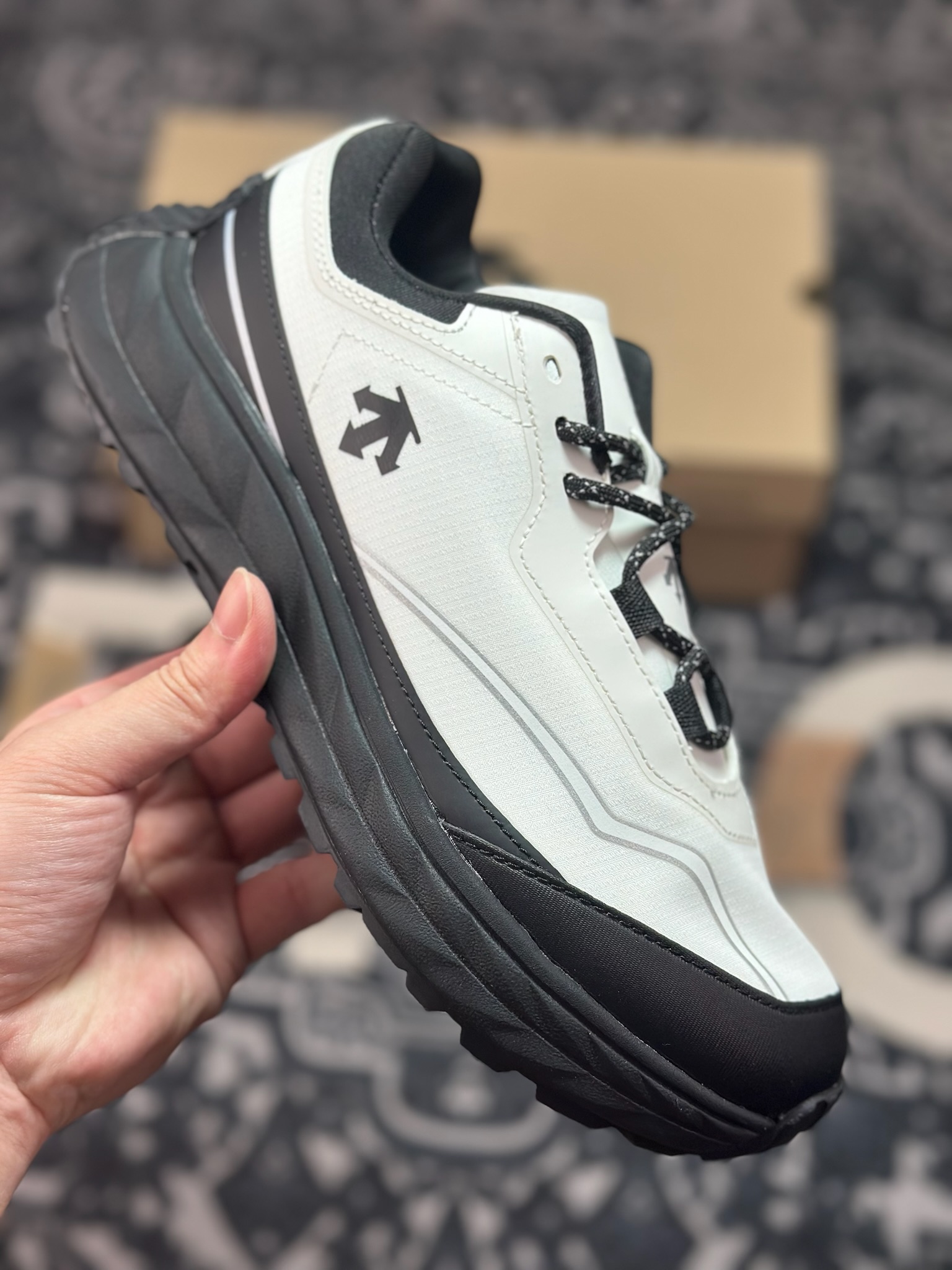 A700 DESCENTE迪桑特 TERRAIND轻盈缓震透气鞋面 时尚休闲运动覆盖防水男子越野跑鞋 SQ323LCR92-Chinese UA Cheap High Quatity Brand Clothes Bags handbags Sneakers wholesale wholesaler seller from China Factory suppliers Fashion Clothing Shoes best Quality Beautiful Price A700 DESCENTE迪桑特 TERRAIND轻盈缓震透气鞋面 时尚休闲运动覆盖防水男子越野跑鞋 SQ323LCR92