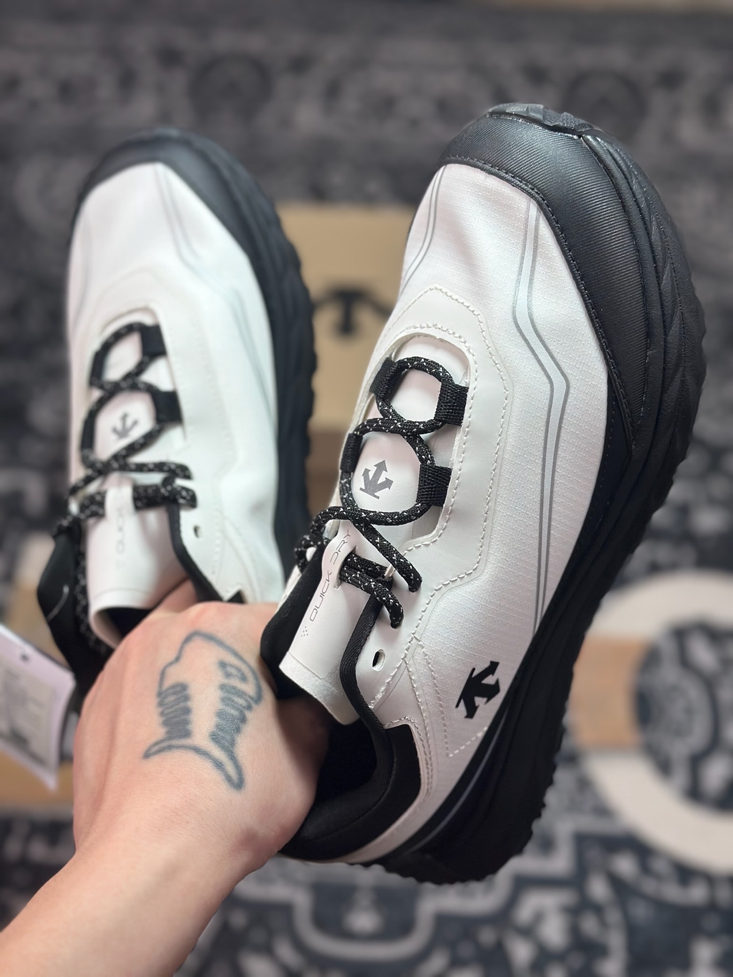 A700 DESCENTE迪桑特 TERRAIND轻盈缓震透气鞋面 时尚休闲运动覆盖防水男子越野跑鞋 SQ323LCR92-Chinese UA Cheap High Quatity Brand Clothes Bags handbags Sneakers wholesale wholesaler seller from China Factory suppliers Fashion Clothing Shoes best Quality Beautiful Price A700 DESCENTE迪桑特 TERRAIND轻盈缓震透气鞋面 时尚休闲运动覆盖防水男子越野跑鞋 SQ323LCR92