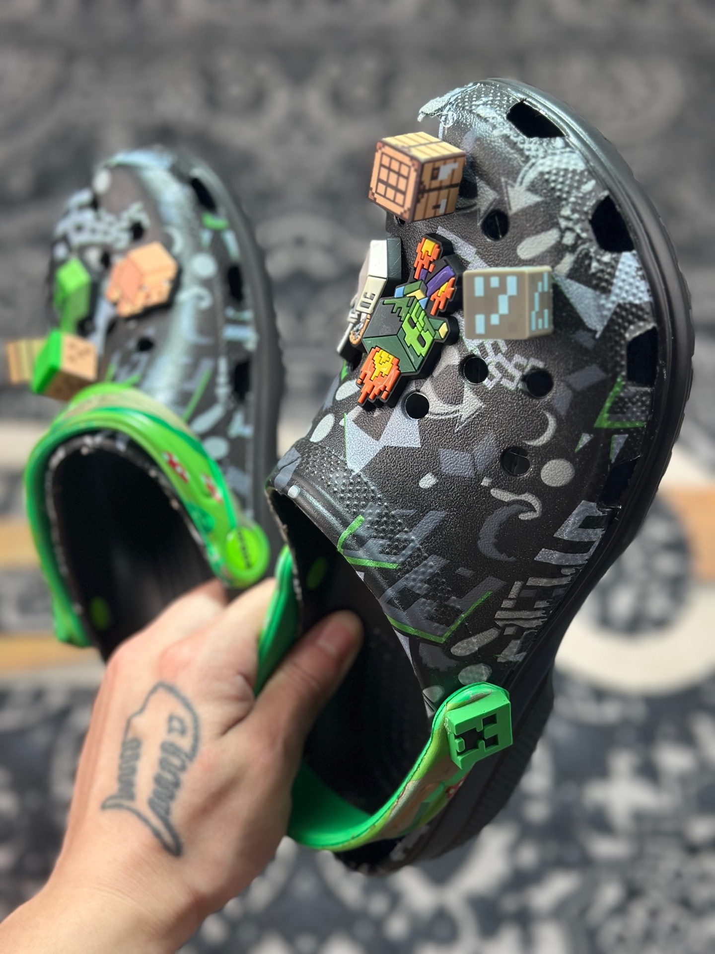 A140 Bape x Crocs 卡骆驰 Clog 联名款洞洞鞋 拖鞋凉鞋-Chinese UA Cheap High Quatity Brand Clothes Bags handbags Sneakers wholesale wholesaler seller from China Factory suppliers Fashion Clothing Shoes best Quality Beautiful Price A140 Bape x Crocs 卡骆驰 Clog 联名款洞洞鞋 拖鞋凉鞋