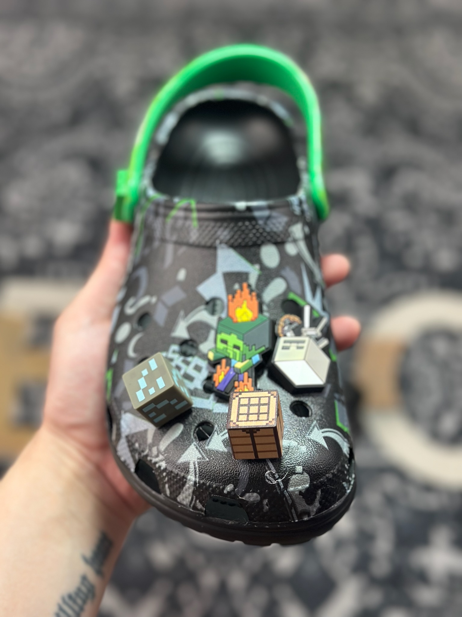A140 Bape x Crocs 卡骆驰 Clog 联名款洞洞鞋 拖鞋凉鞋-Chinese UA Cheap High Quatity Brand Clothes Bags handbags Sneakers wholesale wholesaler seller from China Factory suppliers Fashion Clothing Shoes best Quality Beautiful Price A140 Bape x Crocs 卡骆驰 Clog 联名款洞洞鞋 拖鞋凉鞋