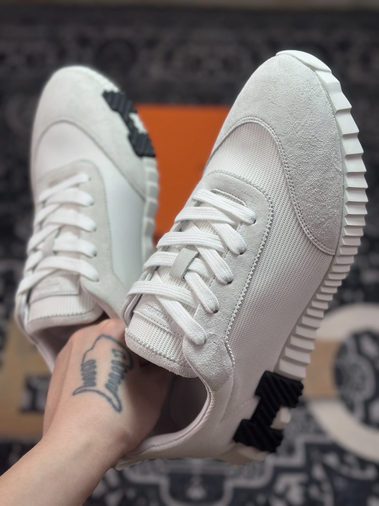 C440 爱马仕/Hermès Bouncing Low Sneaker 跳跃系列低帮轻便透气百搭休闲运动鞋“网布白黑”H231764ZH9-Chinese UA Cheap High Quatity Brand Clothes Bags handbags Sneakers wholesale wholesaler seller from China Factory suppliers Fashion Clothing Shoes best Quality Beautiful Price C440 爱马仕/Hermès Bouncing Low Sneaker 跳跃系列低帮轻便透气百搭休闲运动鞋“网布白黑”H231764ZH9