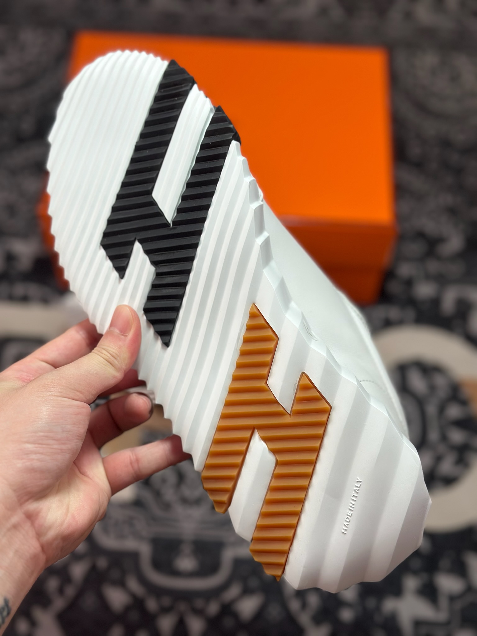 C640 爱马仕/Hermès Bouncing Low Sneaker 跳跃系列低帮轻便透气百搭休闲运动鞋“皮面白黑棕”H231764ZH9-Chinese UA Cheap High Quatity Brand Clothes Bags handbags Sneakers wholesale wholesaler seller from China Factory suppliers Fashion Clothing Shoes best Quality Beautiful Price C640 爱马仕/Hermès Bouncing Low Sneaker 跳跃系列低帮轻便透气百搭休闲运动鞋“皮面白黑棕”H231764ZH9