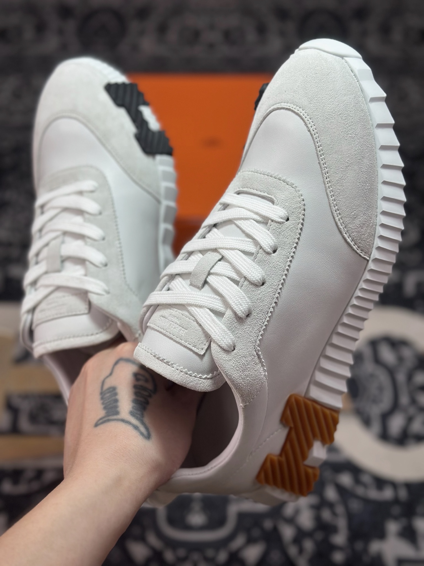 C640 爱马仕/Hermès Bouncing Low Sneaker 跳跃系列低帮轻便透气百搭休闲运动鞋“皮面白黑棕”H231764ZH9-Chinese UA Cheap High Quatity Brand Clothes Bags handbags Sneakers wholesale wholesaler seller from China Factory suppliers Fashion Clothing Shoes best Quality Beautiful Price C640 爱马仕/Hermès Bouncing Low Sneaker 跳跃系列低帮轻便透气百搭休闲运动鞋“皮面白黑棕”H231764ZH9