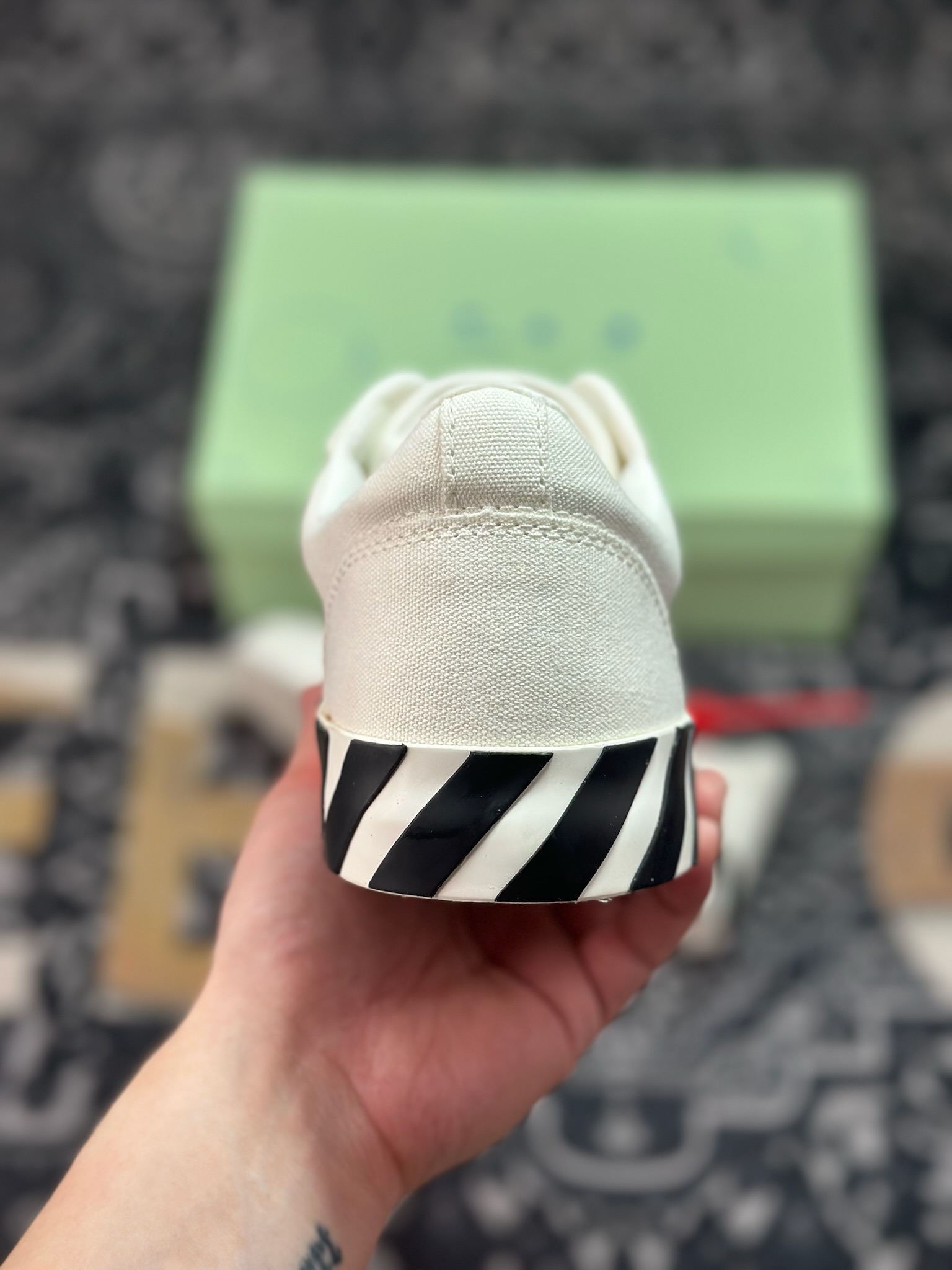 A810  S版OFF-WHITE GYM SHOES LOVERS 舒适百搭防滑耐磨低帮帆布鞋-Chinese  UA Cheap High Quatity Brand  Clothes Bags handbags Sneakers wholesale wholesaler seller from China Factory suppliers Fashion Clothing  Shoes best Quality Beautiful Price  A810  S版OFF-WHITE GYM SHOES LOVERS 舒适百搭防滑耐磨低帮帆布鞋