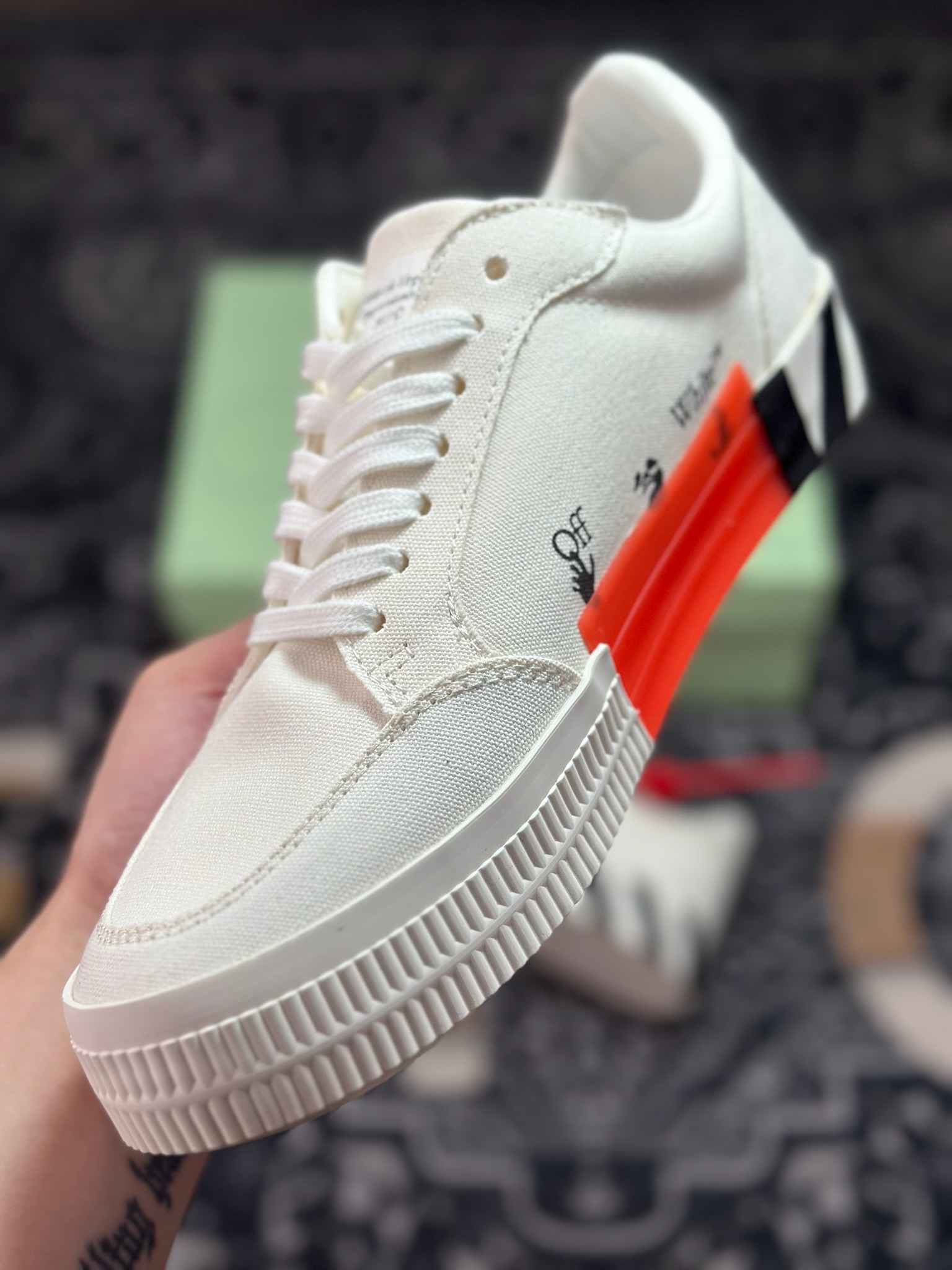 A810  S版OFF-WHITE GYM SHOES LOVERS 舒适百搭防滑耐磨低帮帆布鞋-Chinese  UA Cheap High Quatity Brand  Clothes Bags handbags Sneakers wholesale wholesaler seller from China Factory suppliers Fashion Clothing  Shoes best Quality Beautiful Price  A810  S版OFF-WHITE GYM SHOES LOVERS 舒适百搭防滑耐磨低帮帆布鞋