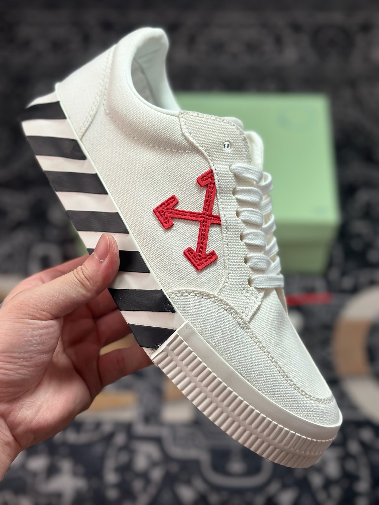 A810  S版OFF-WHITE GYM SHOES LOVERS 舒适百搭防滑耐磨低帮帆布鞋-Chinese  UA Cheap High Quatity Brand  Clothes Bags handbags Sneakers wholesale wholesaler seller from China Factory suppliers Fashion Clothing  Shoes best Quality Beautiful Price  A810  S版OFF-WHITE GYM SHOES LOVERS 舒适百搭防滑耐磨低帮帆布鞋