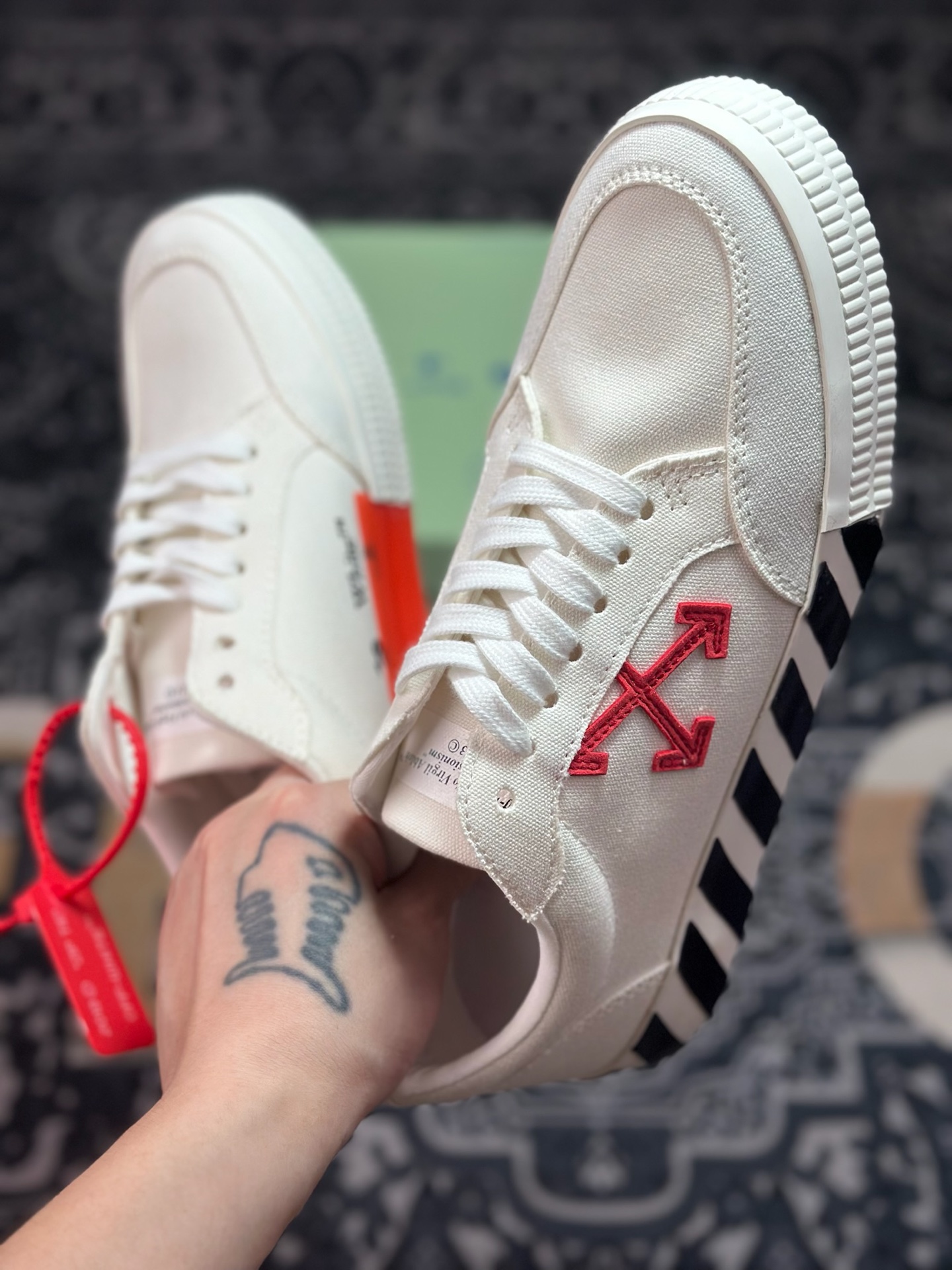 A810  S版OFF-WHITE GYM SHOES LOVERS 舒适百搭防滑耐磨低帮帆布鞋-Chinese  UA Cheap High Quatity Brand  Clothes Bags handbags Sneakers wholesale wholesaler seller from China Factory suppliers Fashion Clothing  Shoes best Quality Beautiful Price  A810  S版OFF-WHITE GYM SHOES LOVERS 舒适百搭防滑耐磨低帮帆布鞋